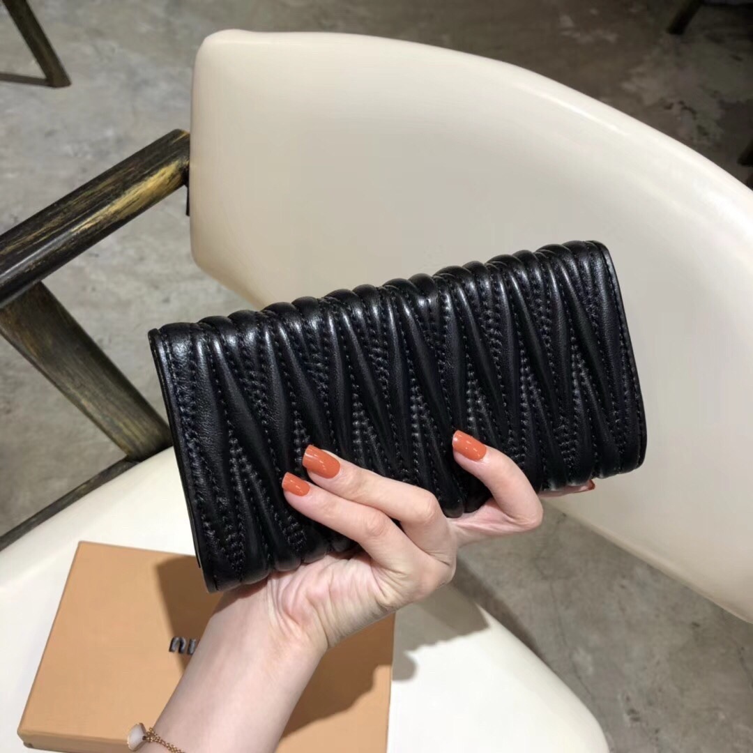 MIU MIU ミウミウ 長財布 ティアラ型 縦長財布 黒 - 画像 3
