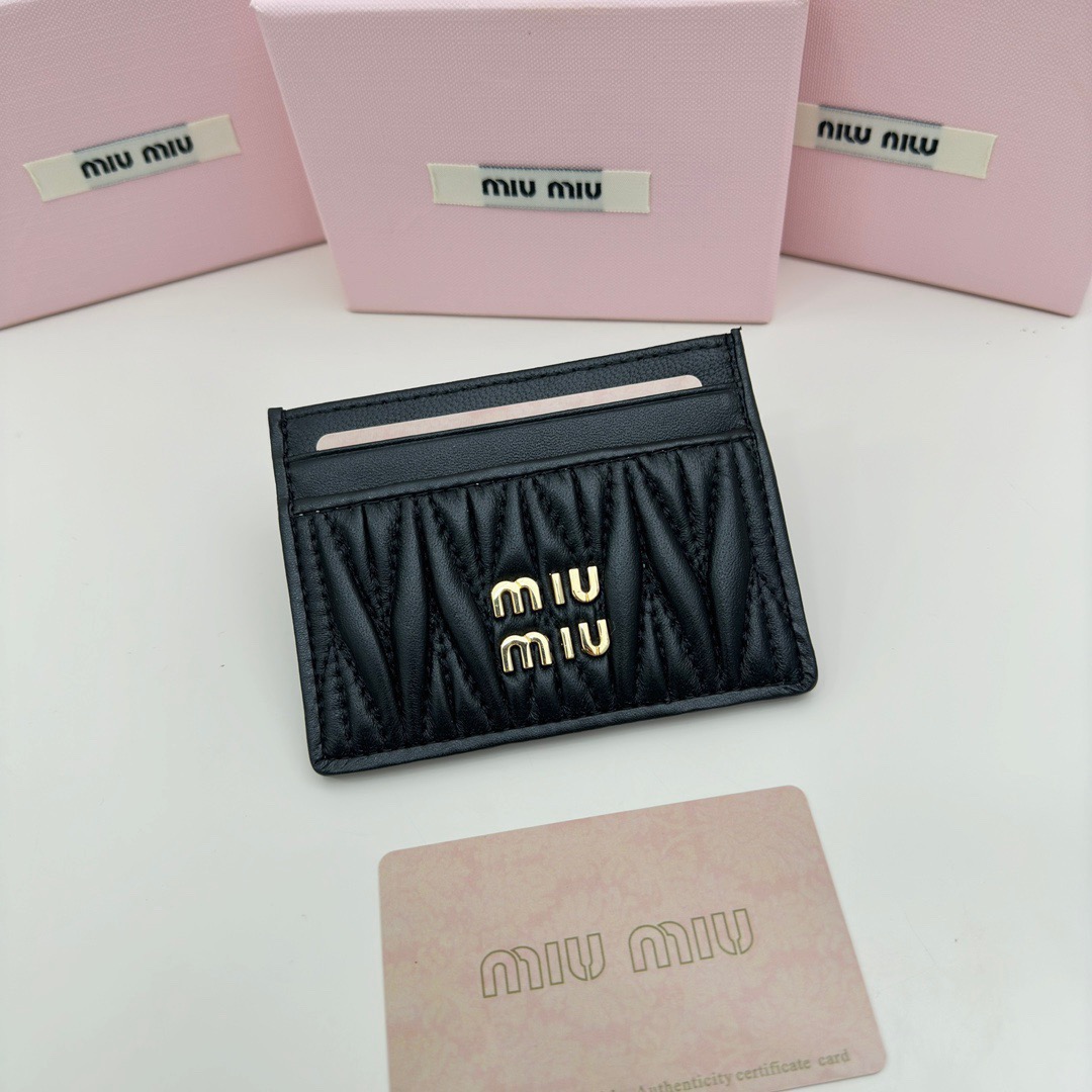 Miu Miu ミウミウ カードケース ファスナーレザー 本革仕様 黒
