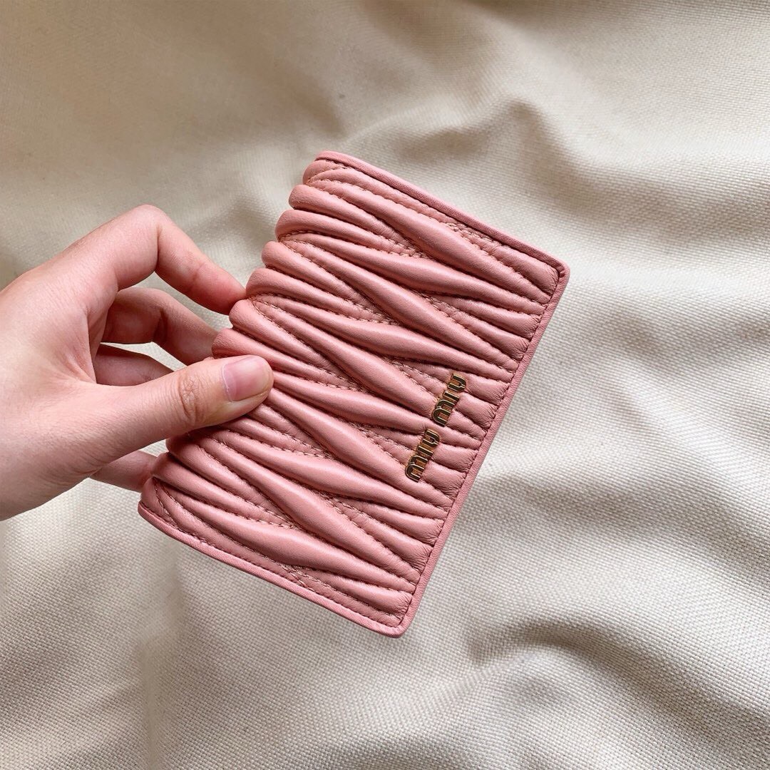Miu Miu ミュウミュウ カードケース ミニ財布 2つ折り ファスナー ピンク - 画像 2