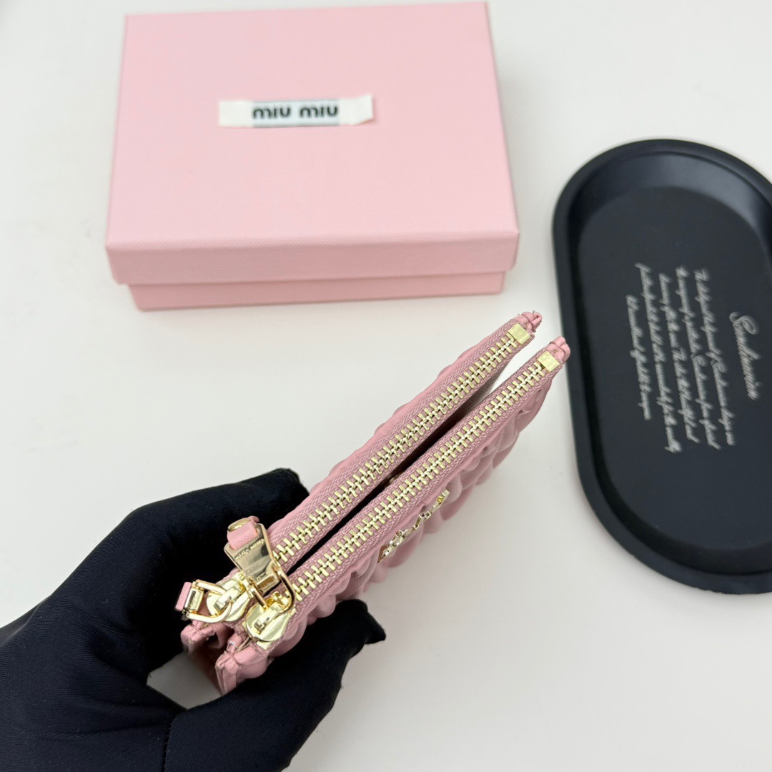 Miu Miu ミュウミュウ ウェーブ型コンパクト財布 黒 ピンク ブルー 3色展開 - 画像 6