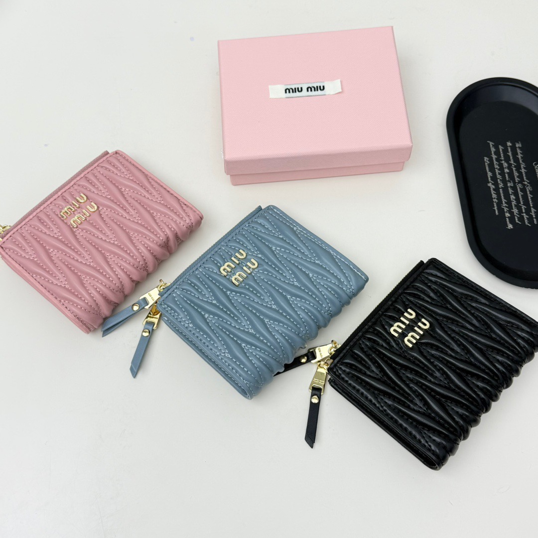 Miu Miu ミュウミュウ ウエーブデザイン 財布 ブラック ピンク ブルー 全3色展開