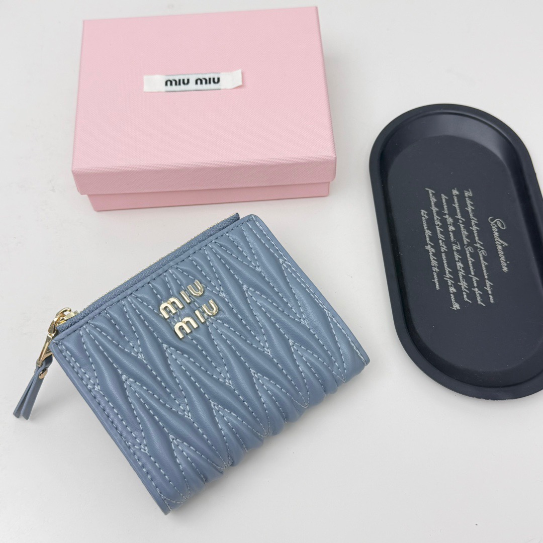 Miu Miu ミュウミュウ ウエーブデザイン 財布 ブラック ピンク ブルー 全3色展開 - 画像 3