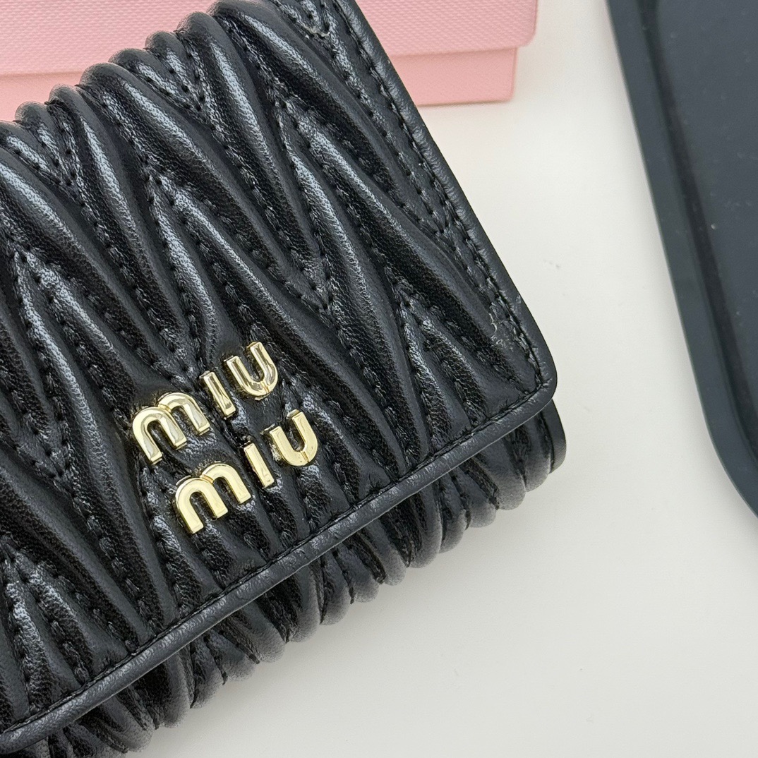miumiu ミウミウ パスポートケース ファンシーパスポート シルバーロゴ 黒 - 画像 5