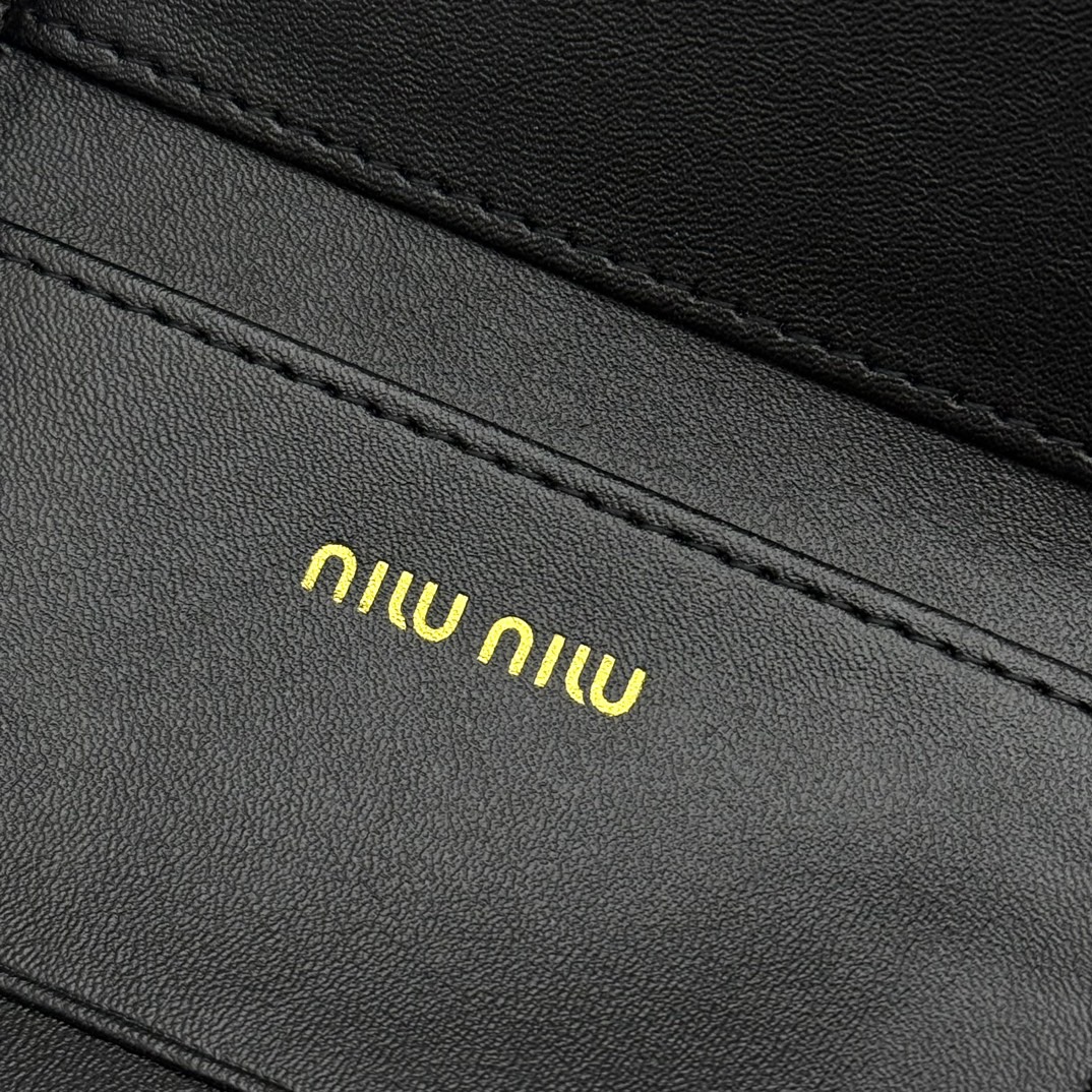 Miu Miu ミウミウ V12 コインケース レザー 本革 ブラック - 画像 8