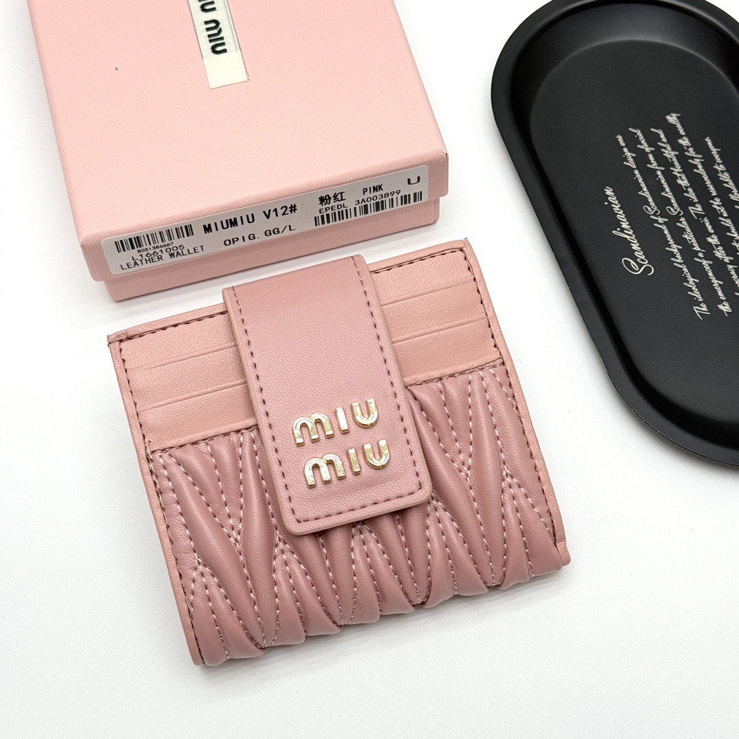 MIUMIU ミュウミュウ カードケース 軽量 本革仕様 本革 ピンク
