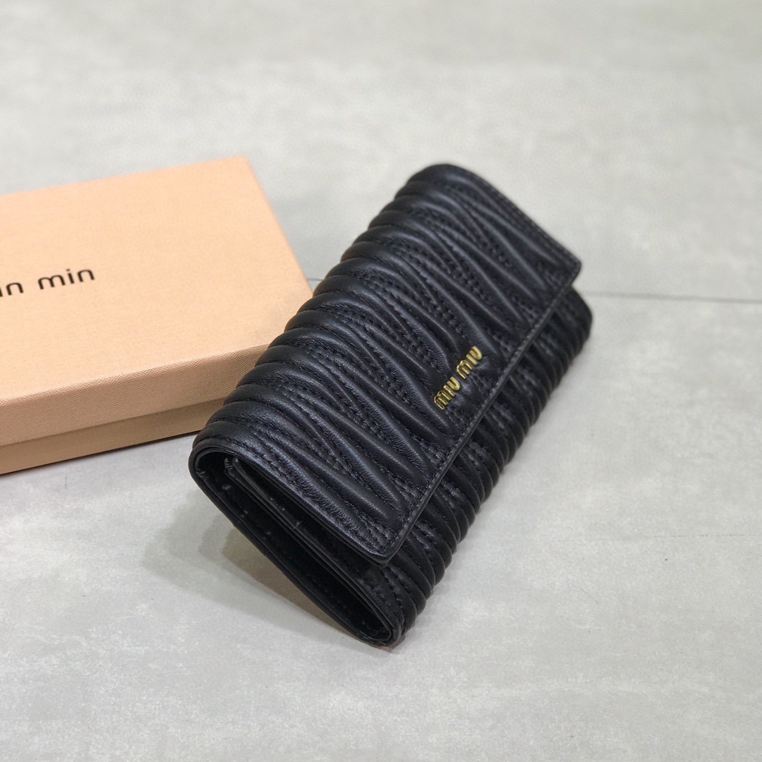 Miu Miu ミウミウ 長財布 ミニ フリル ラフィア 本革 19x10cm 黒 - 画像 5