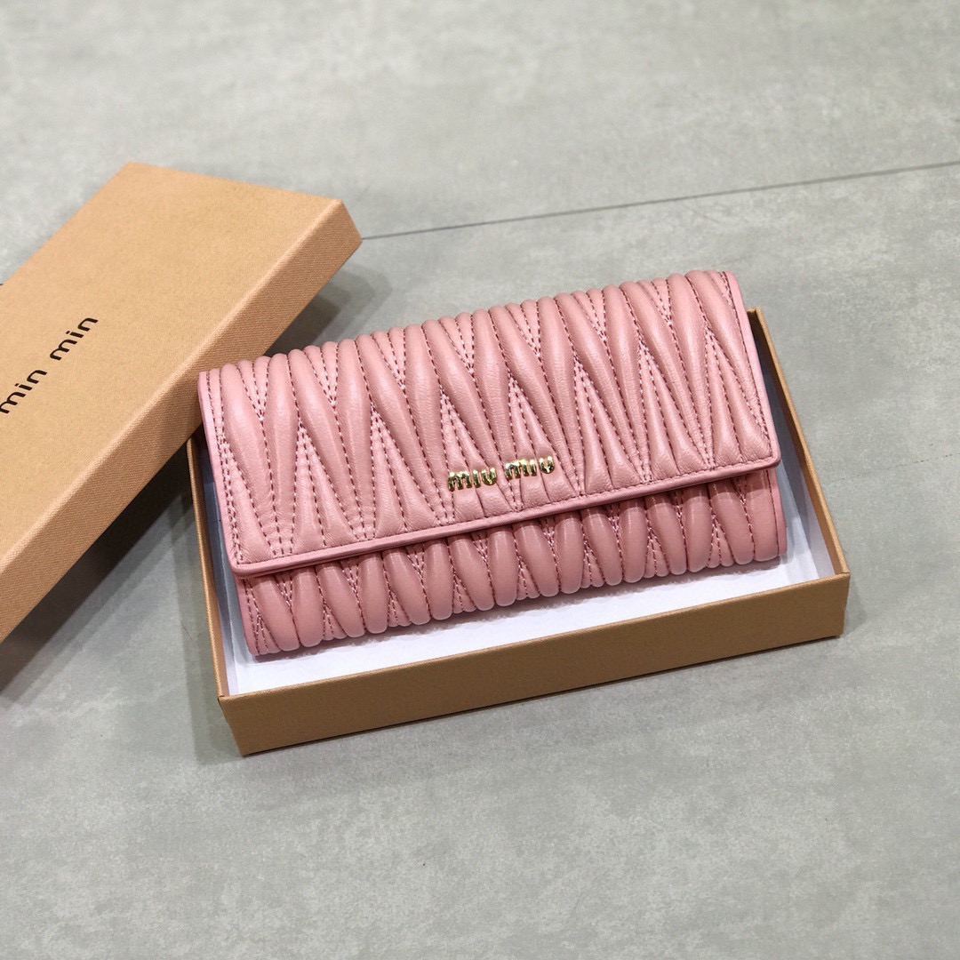 Miu Miu ミュウミュウ 長財布 プリーツデザイン 小羊革 19x10cm ピンク