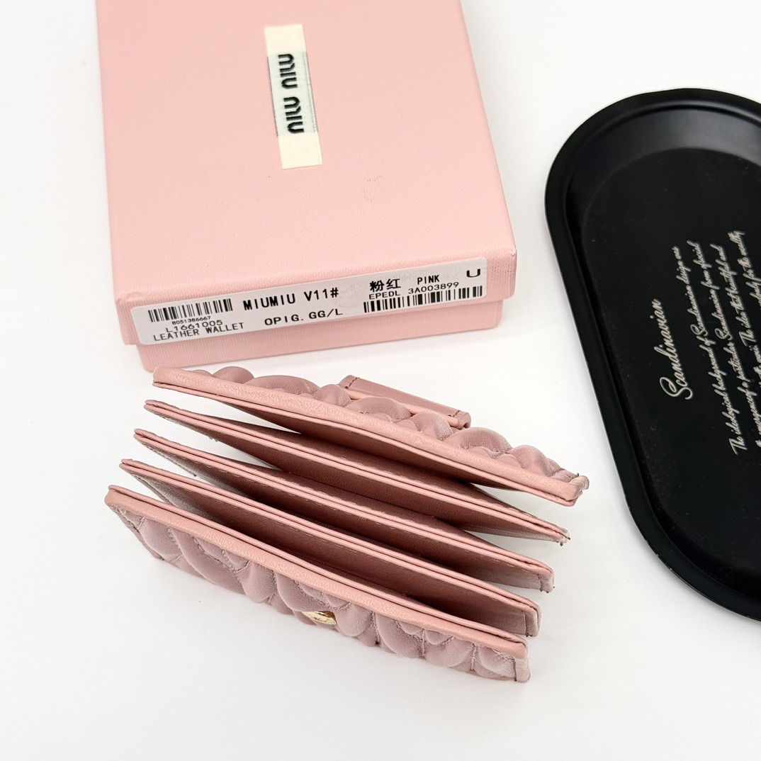 MIU MIU ミウミウ カードケース 風琴折り ファスナー付き 黒・ピンク・ブルー全3色展開 - 画像 9