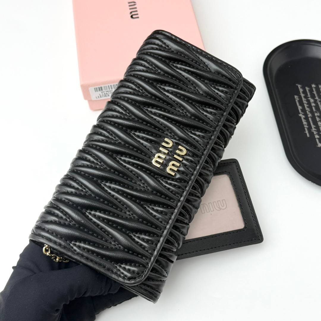 MIU MIU ミウミウ レザー長財布 本革 943# ブラック - 画像 3