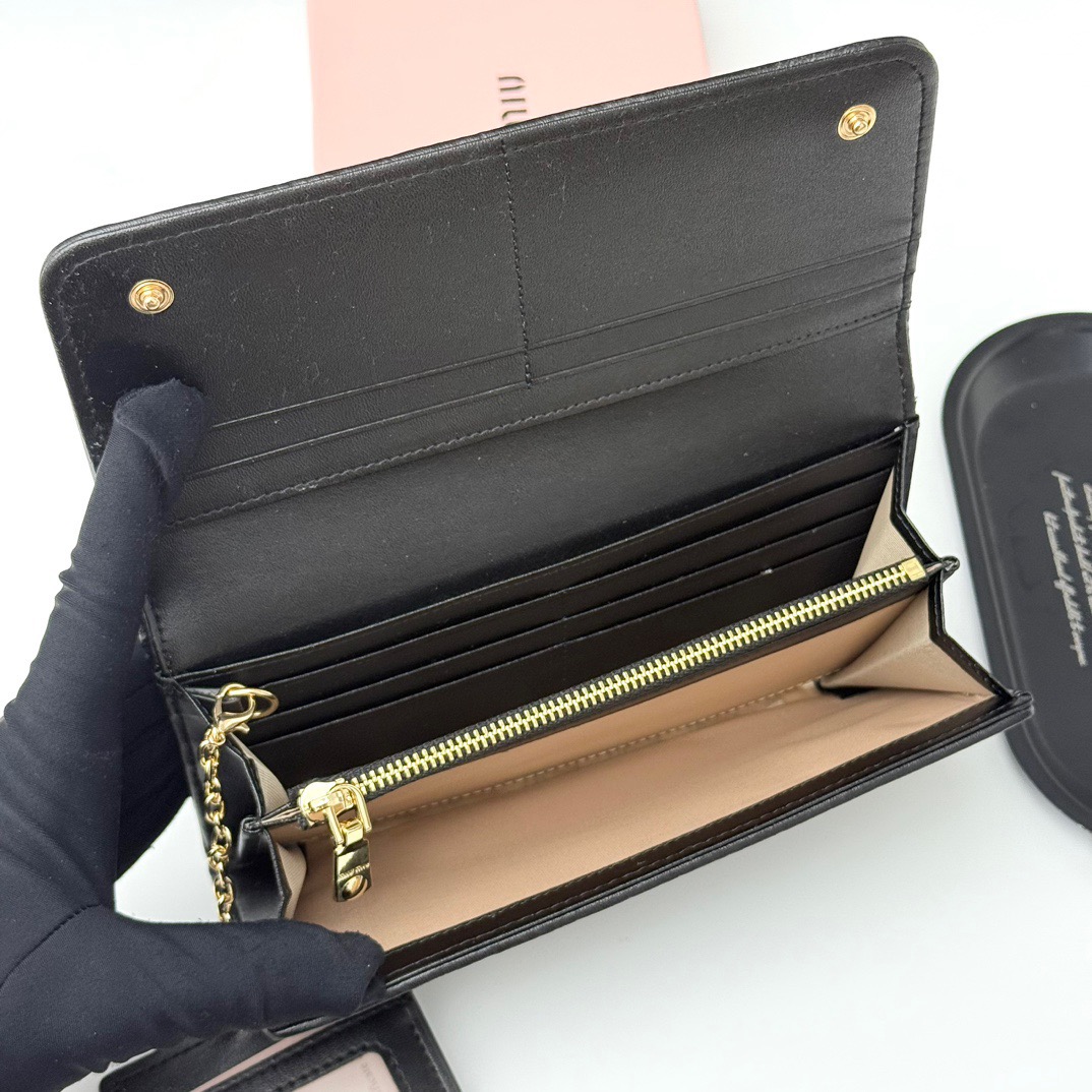 MIU MIU ミウミウ レザー長財布 本革 943# ブラック - 画像 7