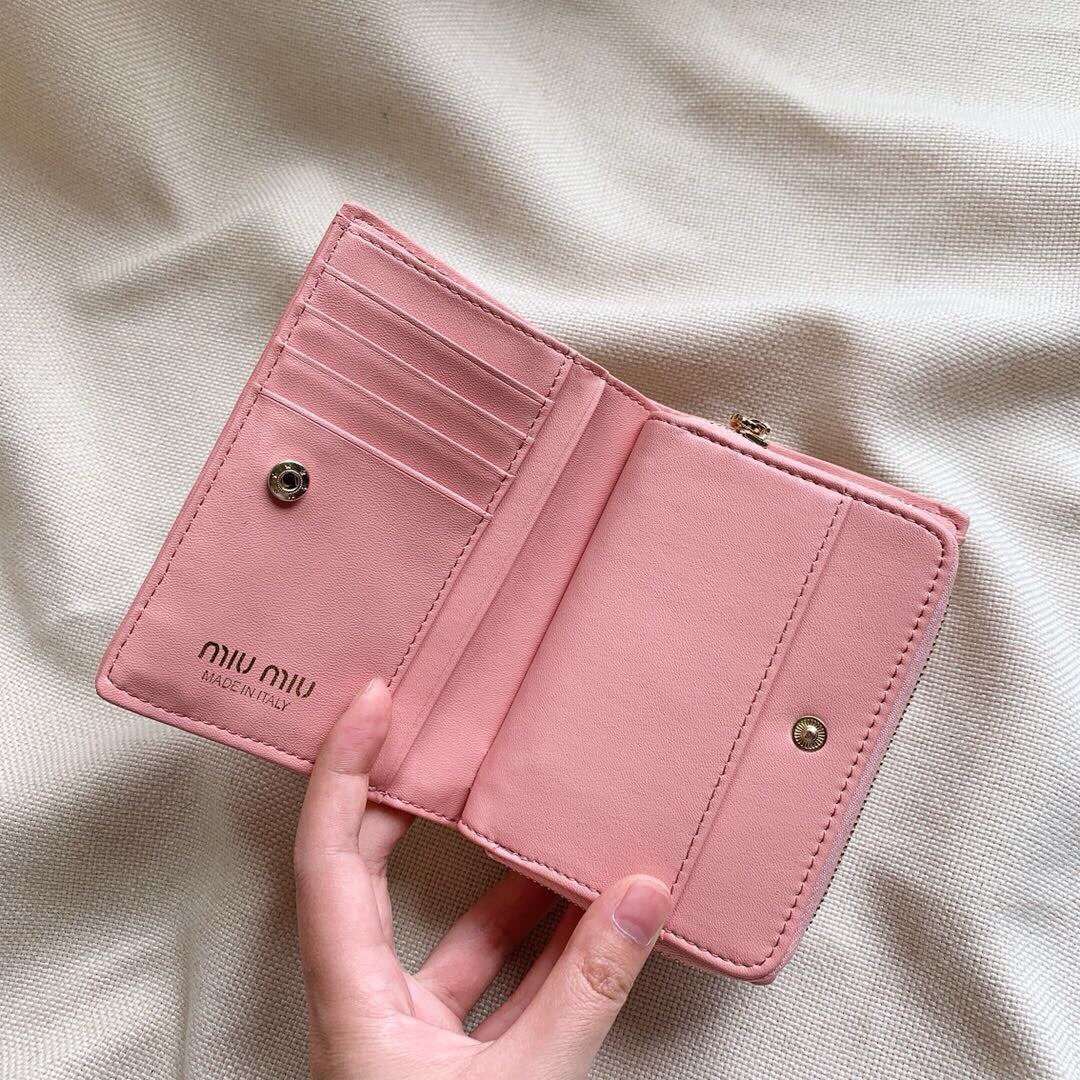 Miu Miu ミュウミュウ カードケース 本革仕様 ファスナー 2つ折り ピンク - 画像 5