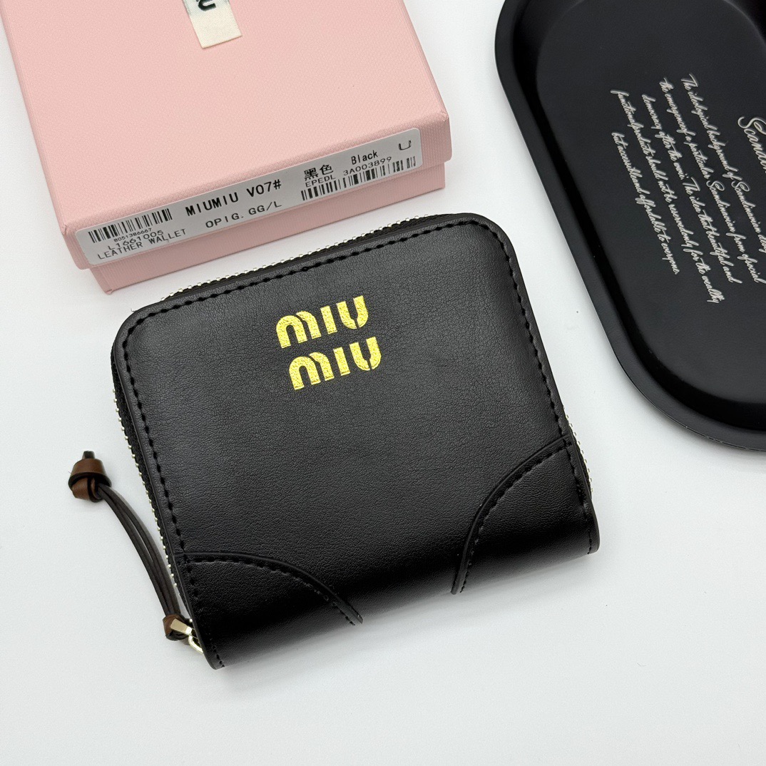 MIUMIU ミウミウ 折り財布 ミュウミュウ V07# 黒