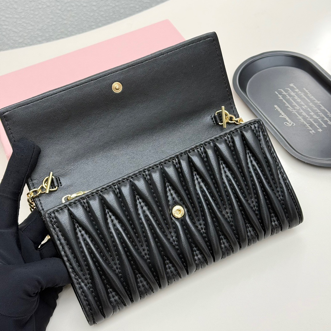 Miu Miu ミュウミュウ マイクロクラッチ ミニ チェーンショルダー ブラック - 画像 7