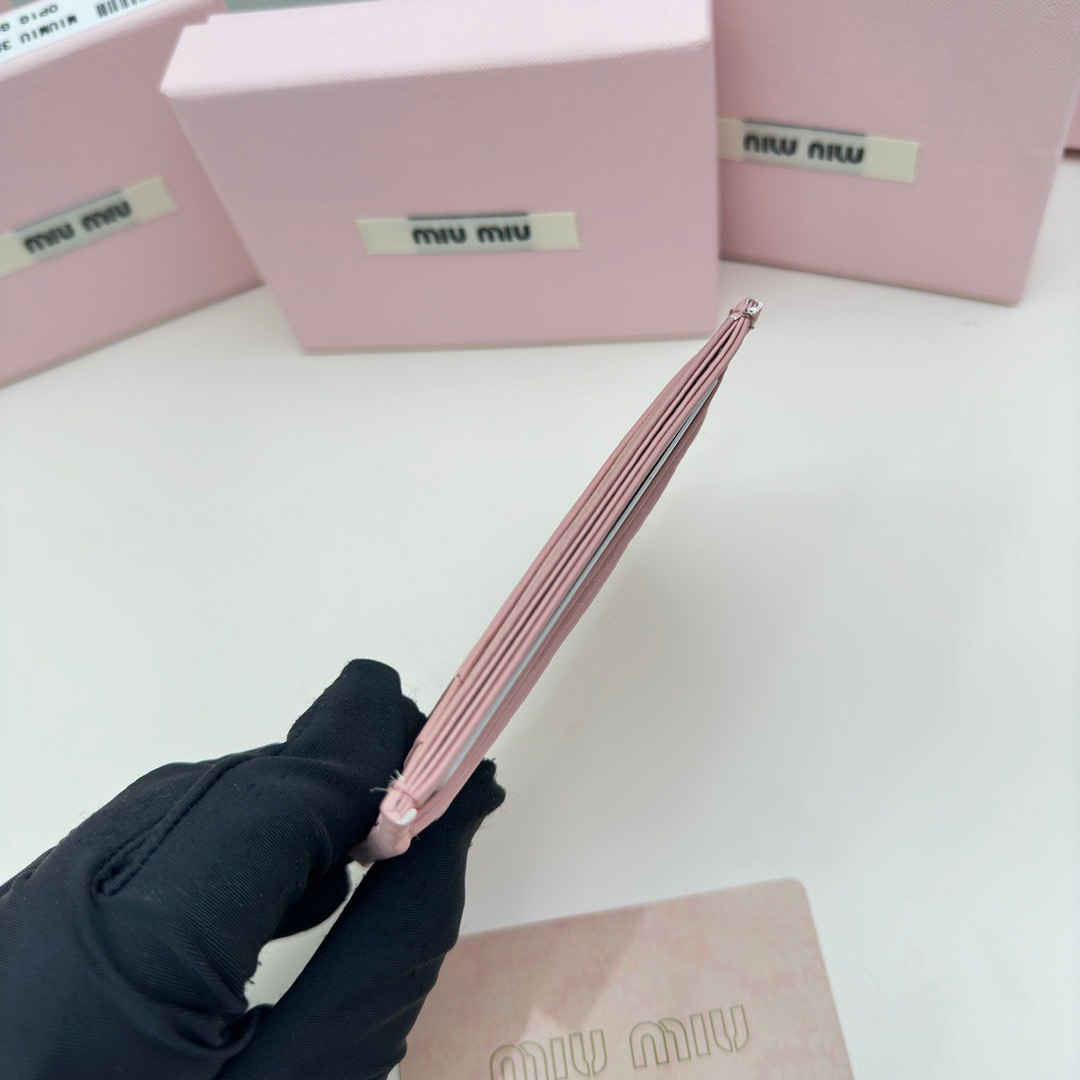 MIU MIU ミウミウ カードケース プレーン プリント マイクロ レザー 8*10.5cm ピンク - 画像 4