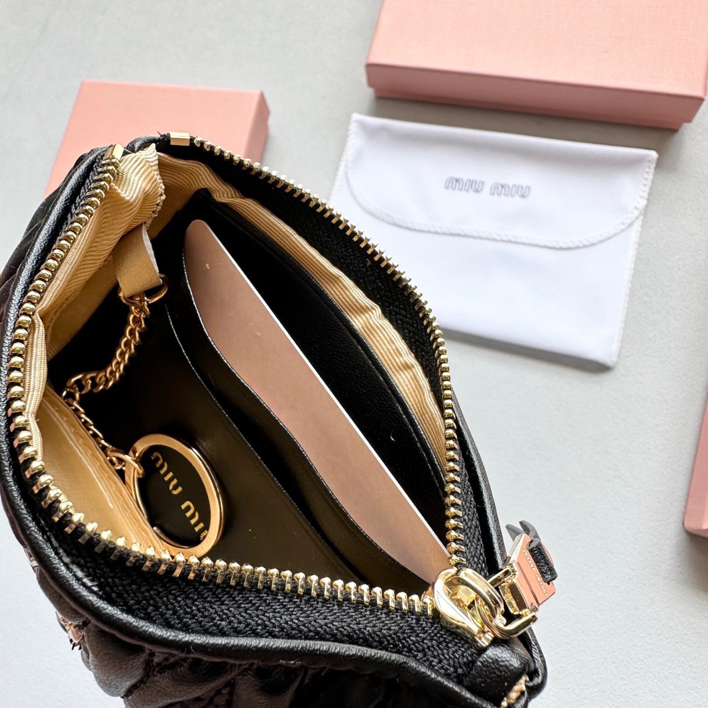 Miu Miu ミウミウ 本革 コインケース 14.5x9cm ブラック ピンク ブラウン ブルー 全4色 - 画像 9