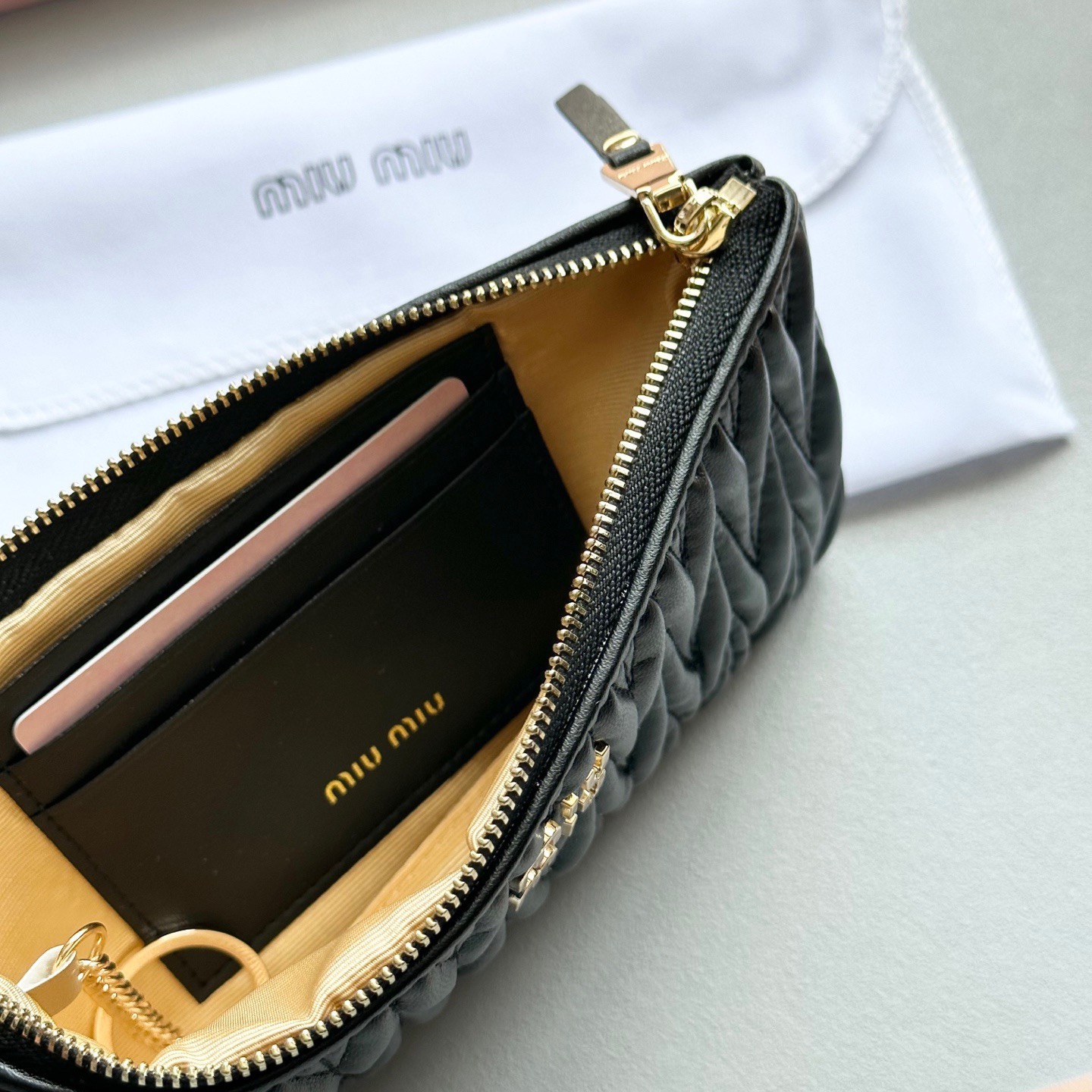 MIU MIU ミウミウ コインケース マイクロ コインケース 本革仕様 黒 ピンク 棕 ブルー 全4色展開 - 画像 9