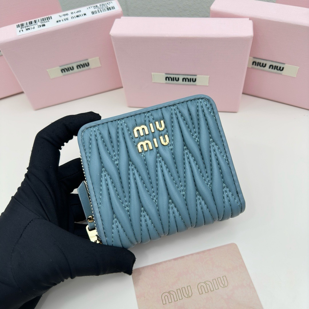 Miu Miu ミウミウ ウィメンズ ウォレット ファッション小物 ミニ財布 軽量 - 画像 9