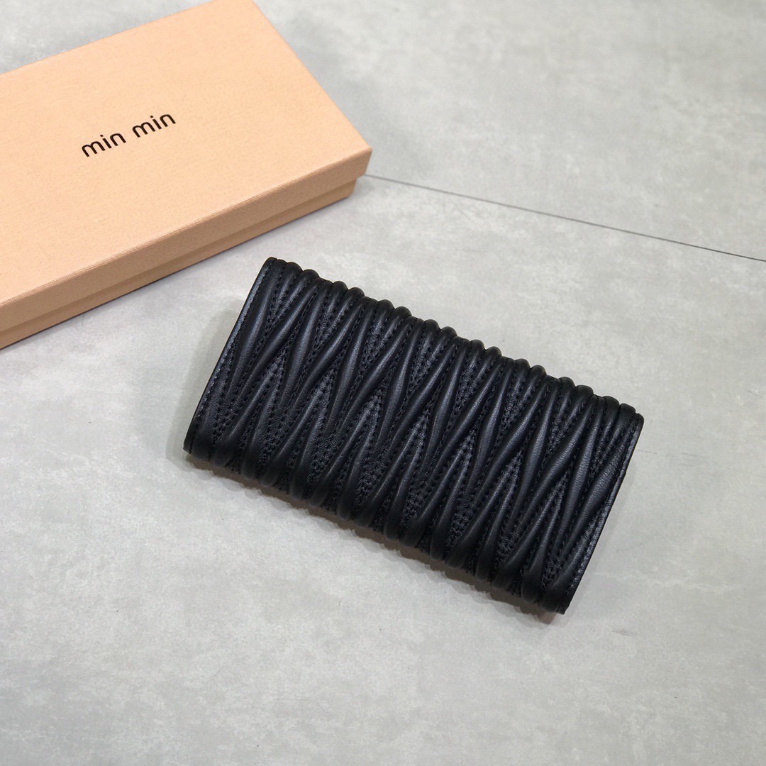 MIU MIU ミュウミュウ 長財布 プリーツデザイン 本革 19x10cm 黒 - 画像 4