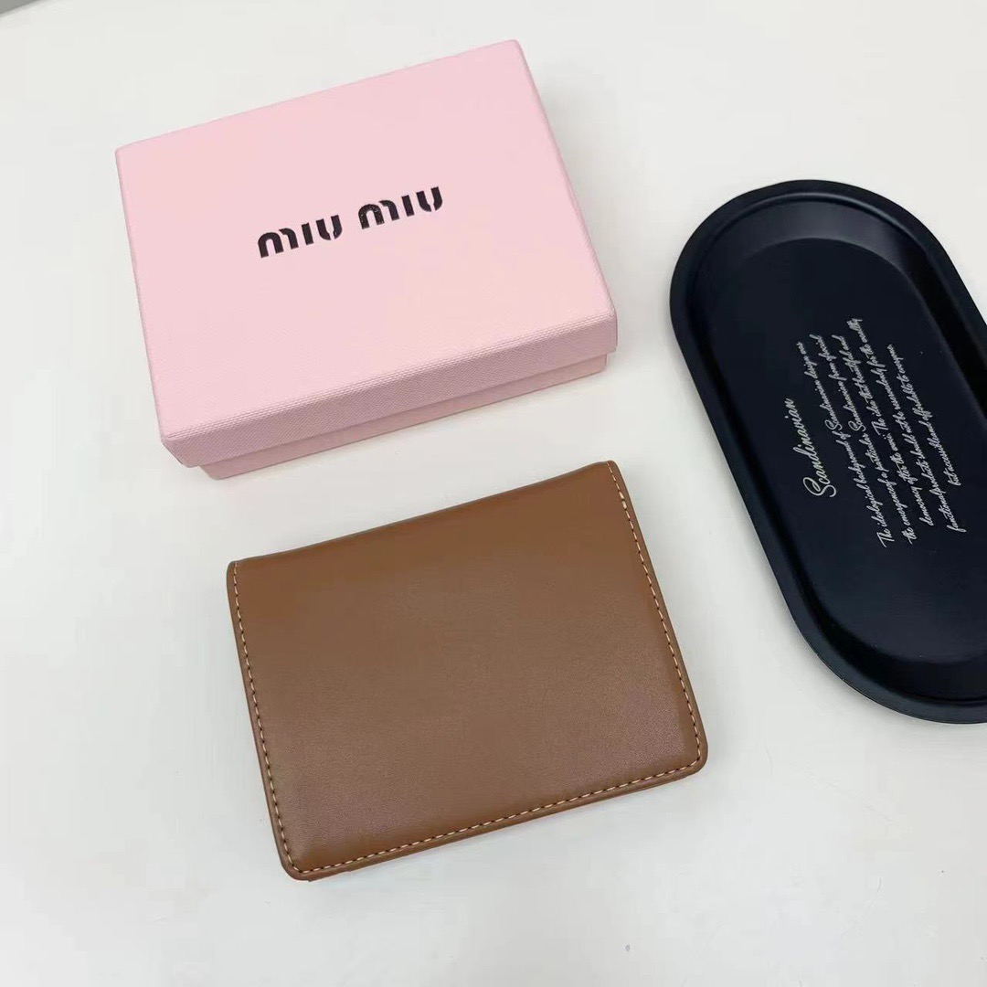 Miu Miu ミウミウ 折り財布 コンパクト ファスナー 黒 棕 藍 全3色 - 画像 3