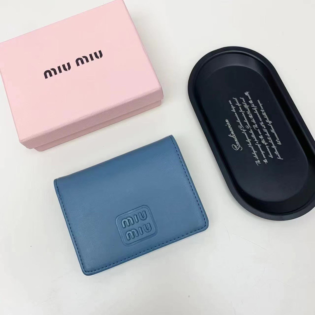Miu Miu ミウミウ 折り財布 ファスナー付き 3色展開