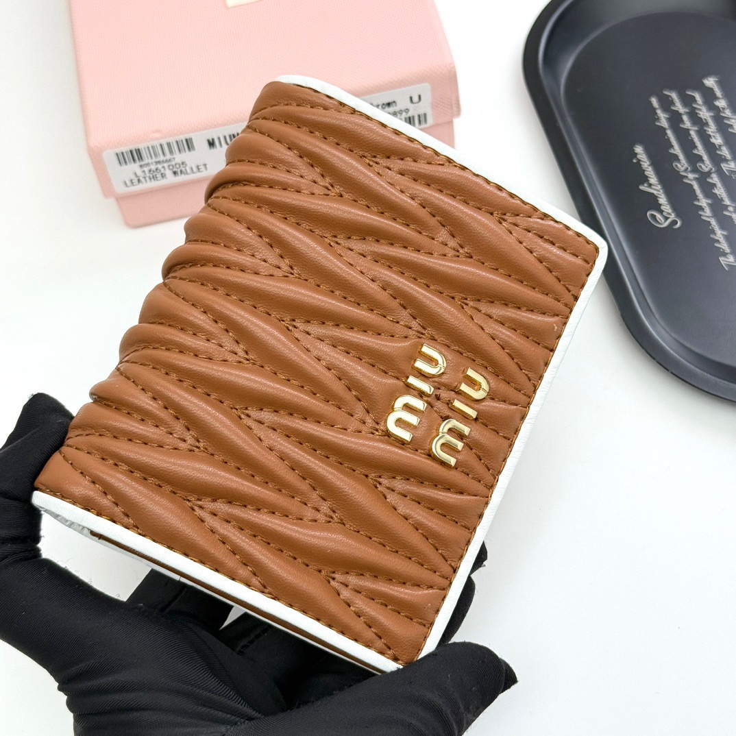 MIU MIU ミウミウ カードケース ミニ財布 ファイブカーブ 4色展開 - 画像 4
