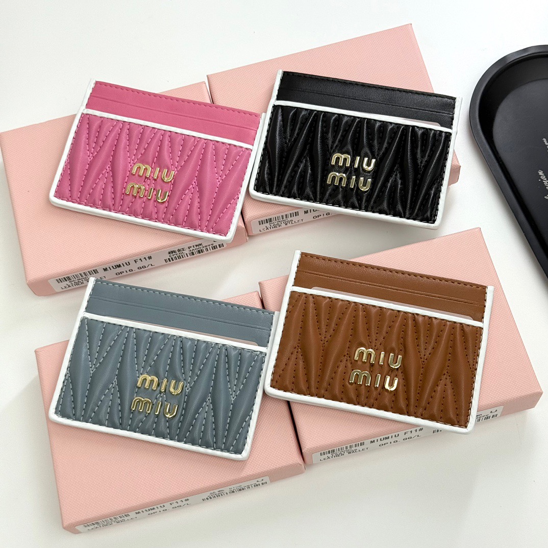 Miu Miu ミウミウ カードケース 本革 ファンシーデザイン 黒 ブラウン ピンク グレー 全4色展開