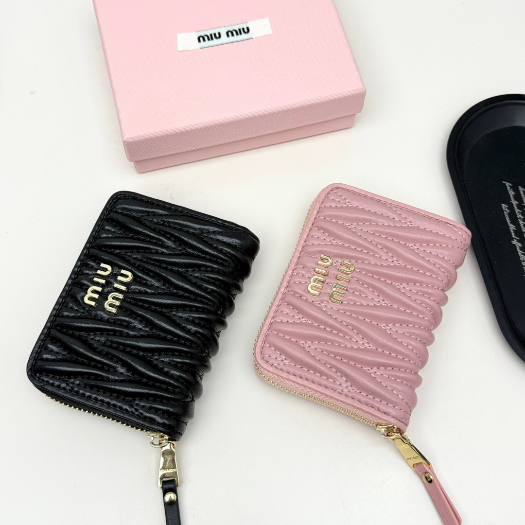 Miu Miu ミュウミュ 793 ミニ財布 黒 ピンク 全2色