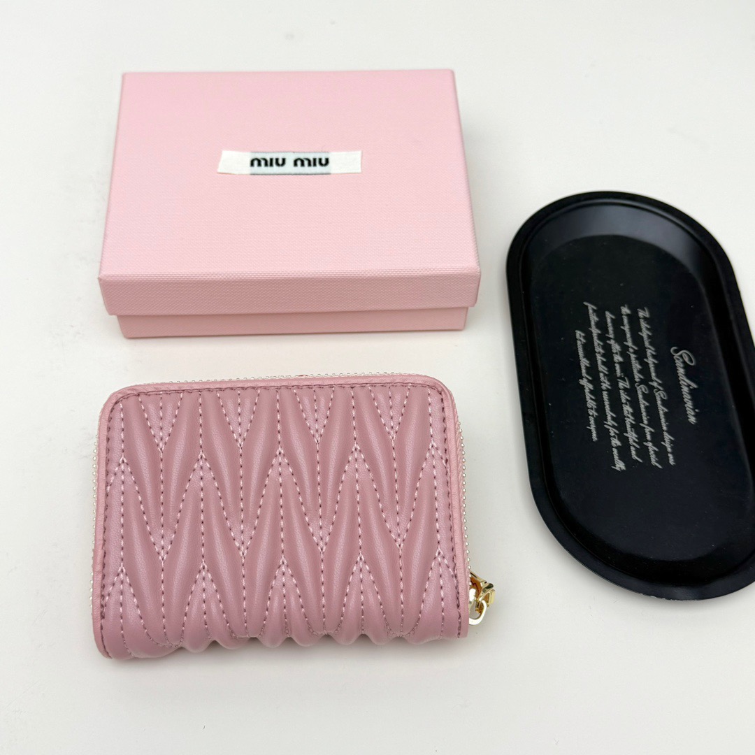 Miu Miu ミュウミュ 793 ミニ財布 黒 ピンク 全2色 - 画像 4