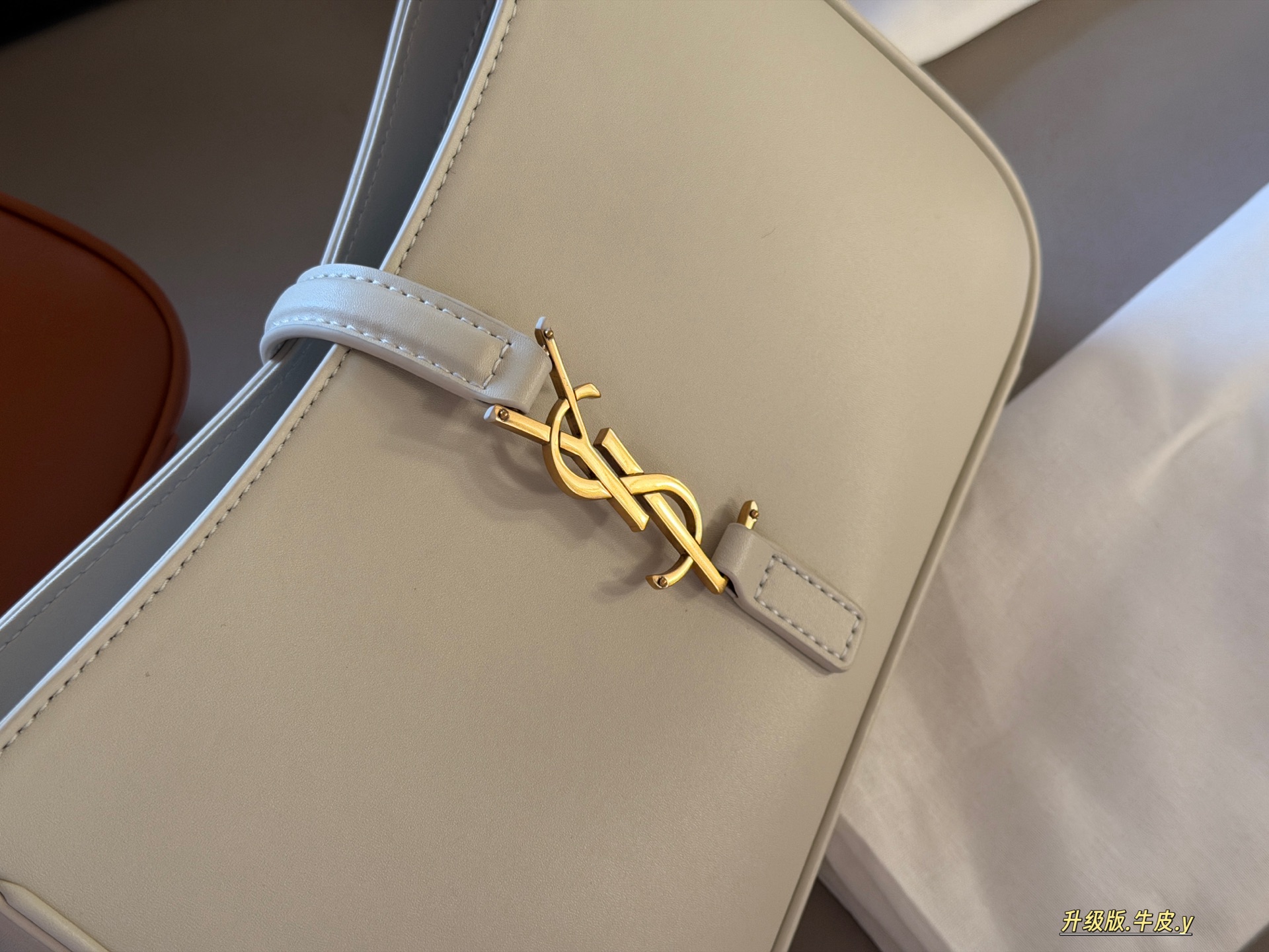 SAINT LAURENT サンローラン 腋下バッグ ブランドロゴ 本革 24×16×6cm 白・オレンジ・黒・ピンク - 画像 3