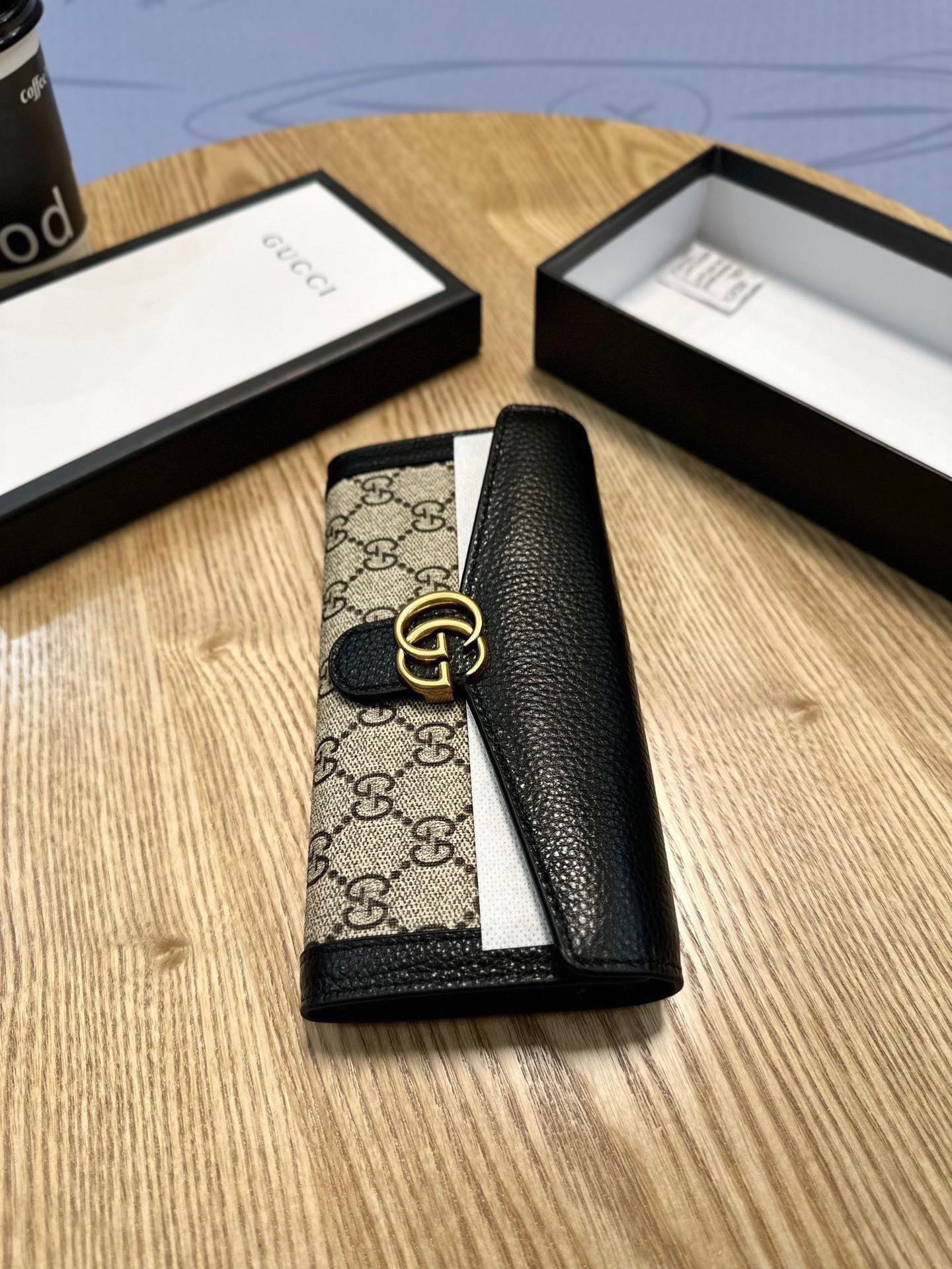 GUCCI グッチ 2つ折り財布 ロゴ柄 黒 19x10cm - 画像 4