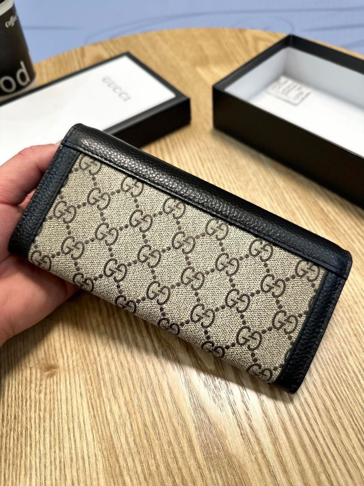 GUCCI グッチ 2つ折り財布 ロゴ柄 黒 19x10cm - 画像 6