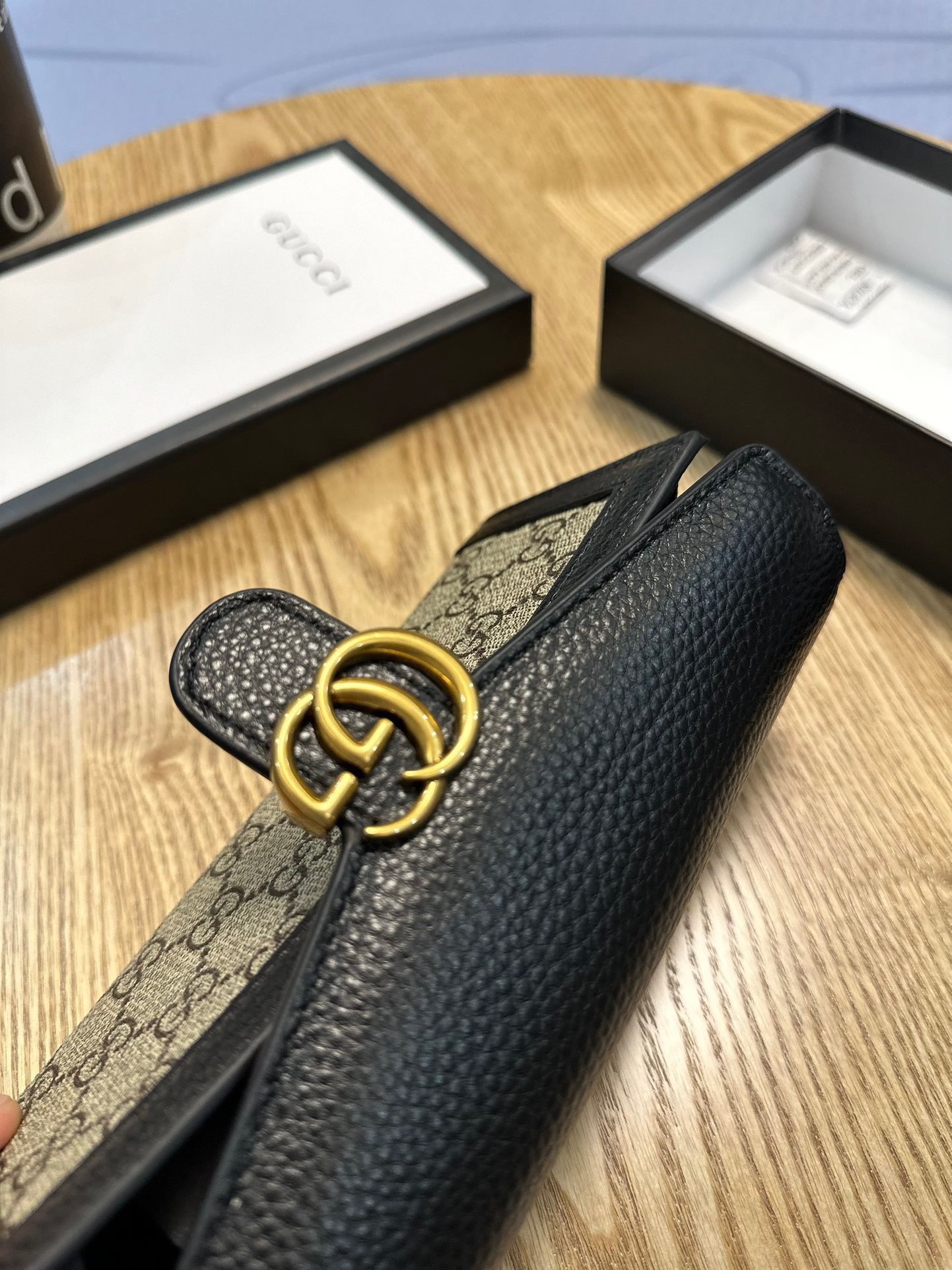 GUCCI グッチ 2つ折り財布 ロゴ柄 黒 19x10cm - 画像 7