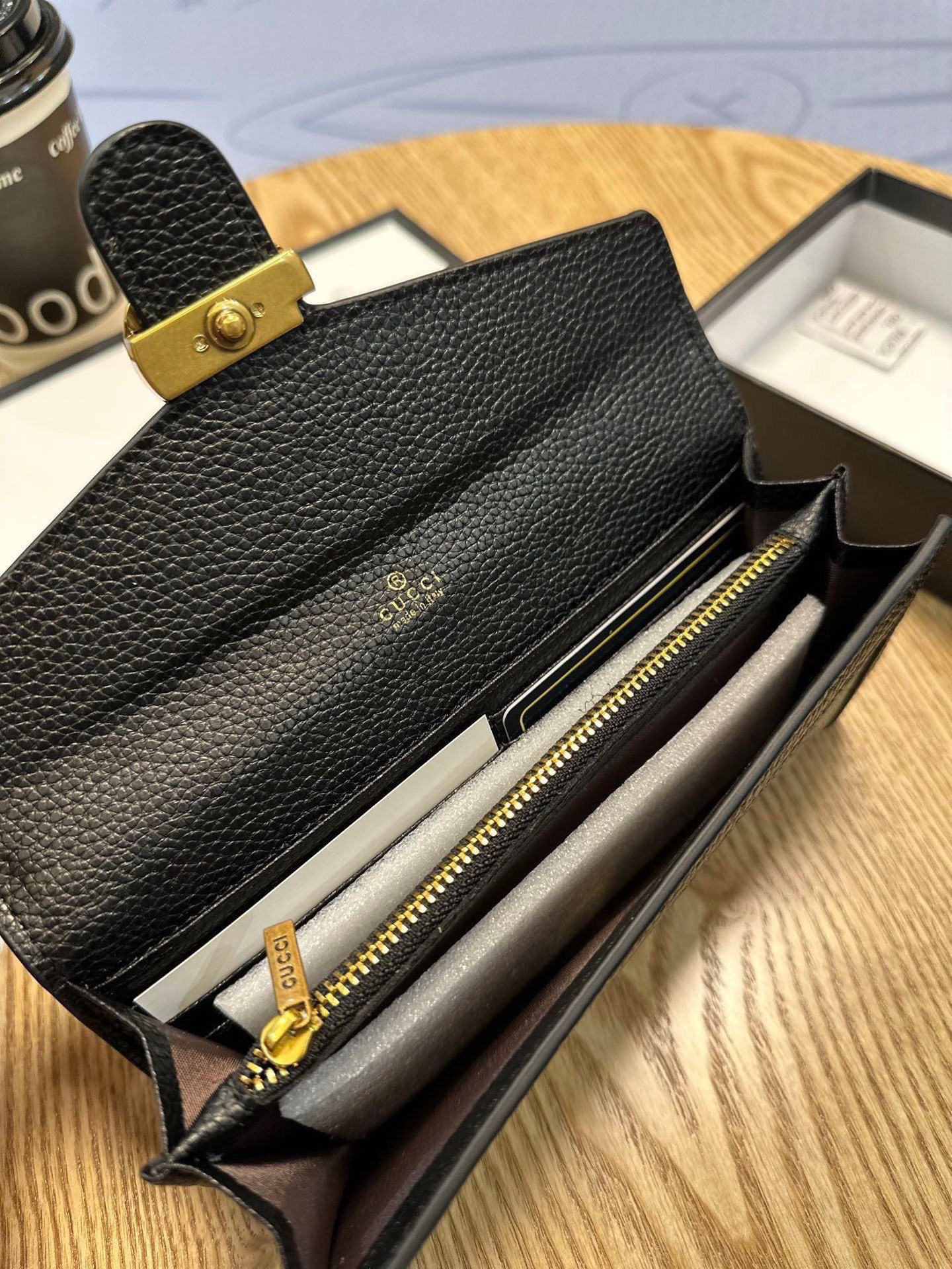 GUCCI グッチ 2つ折り財布 ロゴ柄 黒 19x10cm - 画像 9