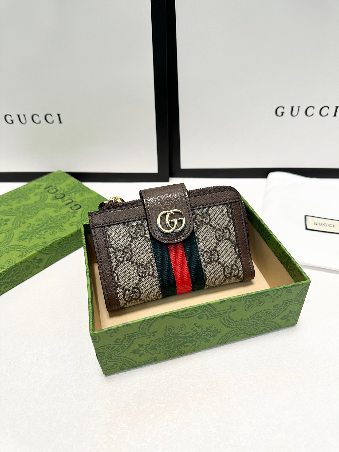GUCCI グッチ 財布 二つ折り 軽量 シンプル メンズ レディース ブラウン