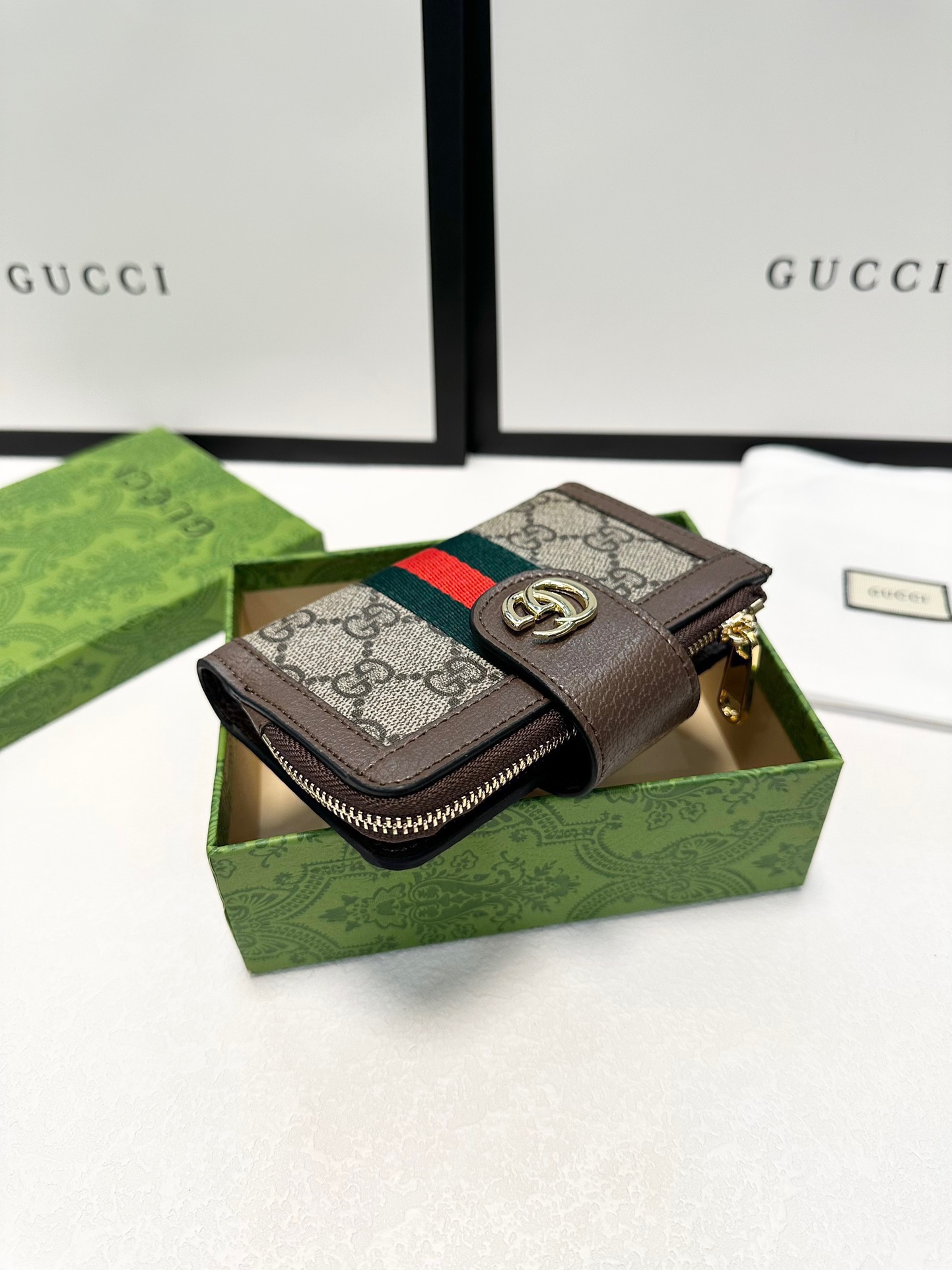 GUCCI グッチ 財布 二つ折り 軽量 シンプル メンズ レディース ブラウン - 画像 3