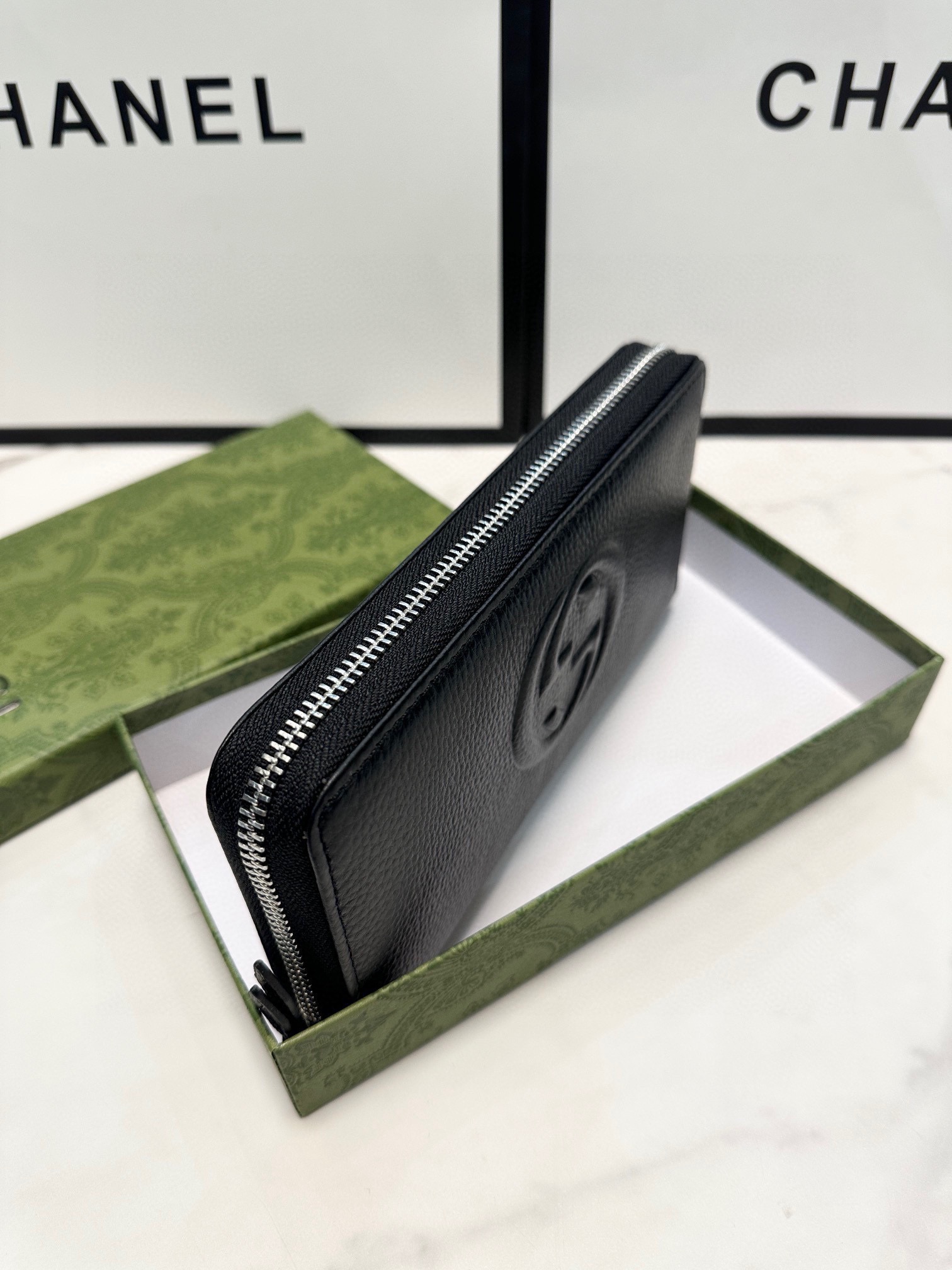 P100 ピュアレザー グッチ型押し ロングウォレット 黒 - 画像 2
