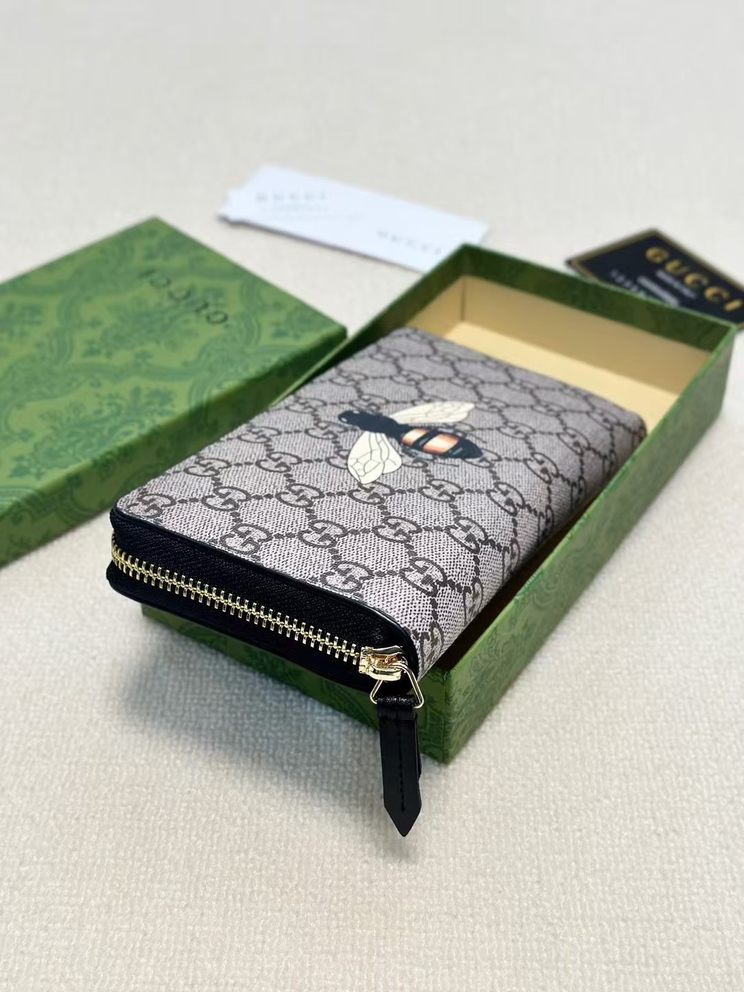 Gucci グッチ オールドグッチ ロングジップウォレット グッチ蜜蜂 ブラック ベージュ - 画像 3