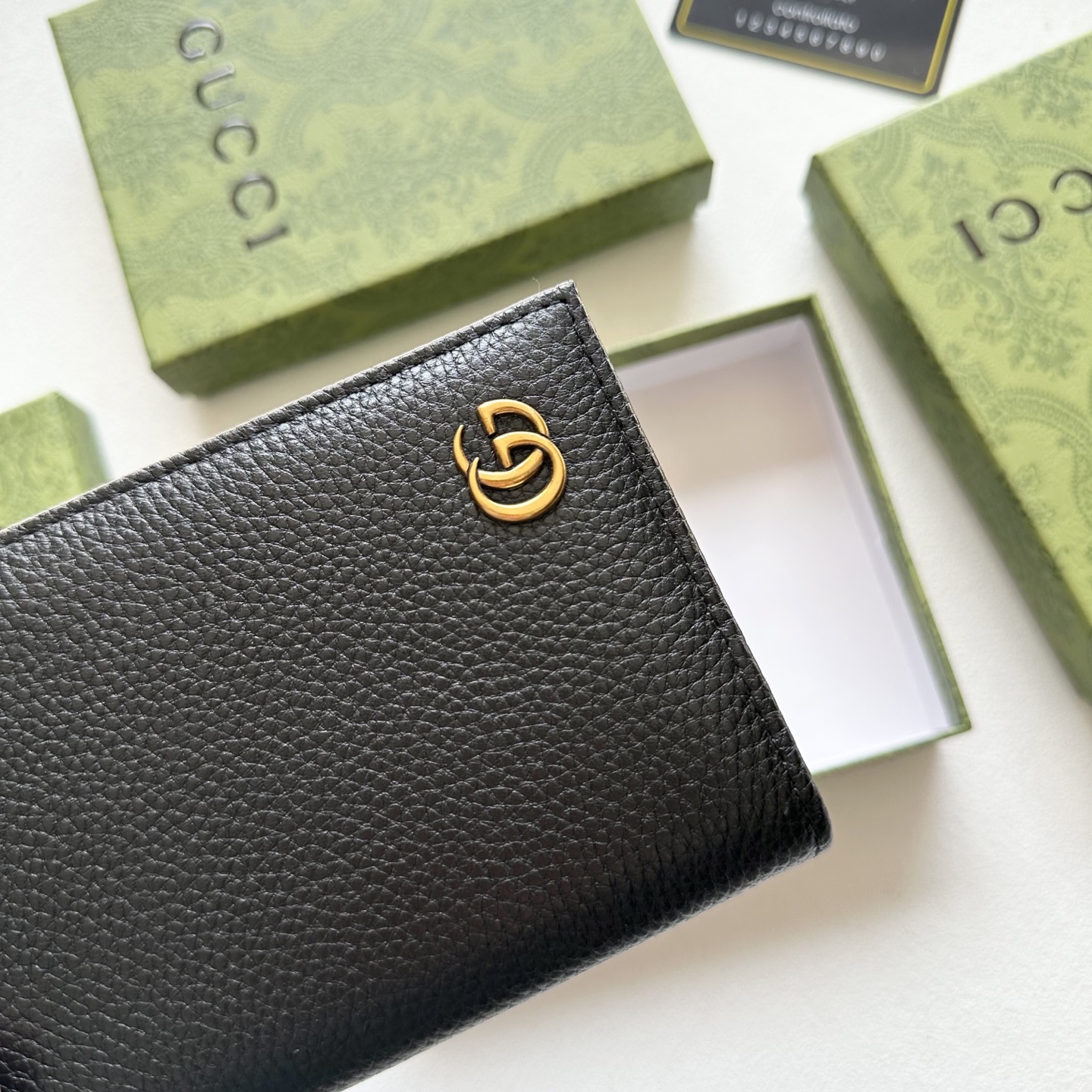 GUCCI グッチ 本革製パスポートケース 黒 10.5x14.5cm 収納力 - 画像 5