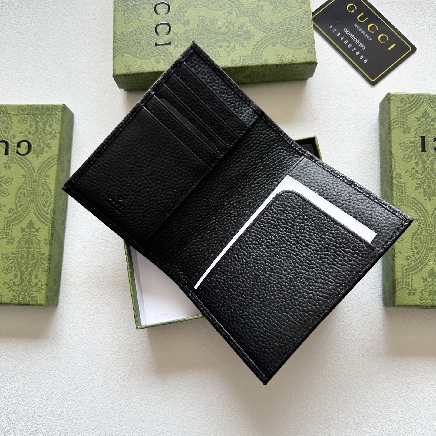 GUCCI グッチ 本革製パスポートケース 黒 10.5x14.5cm 収納力 - 画像 8