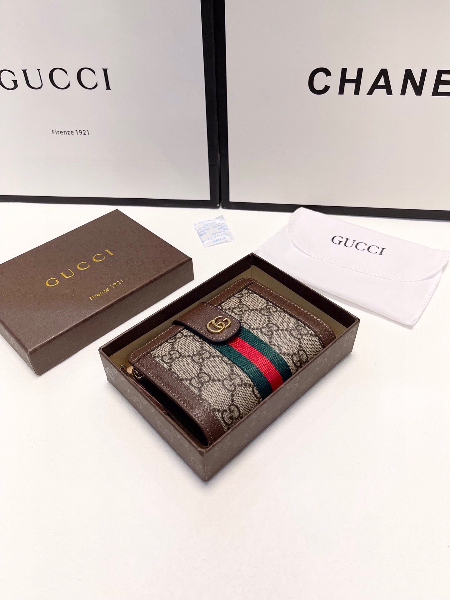 GUCCI グッチ 三つ折り財布 ライトウェイト コンパクト 2色展開
