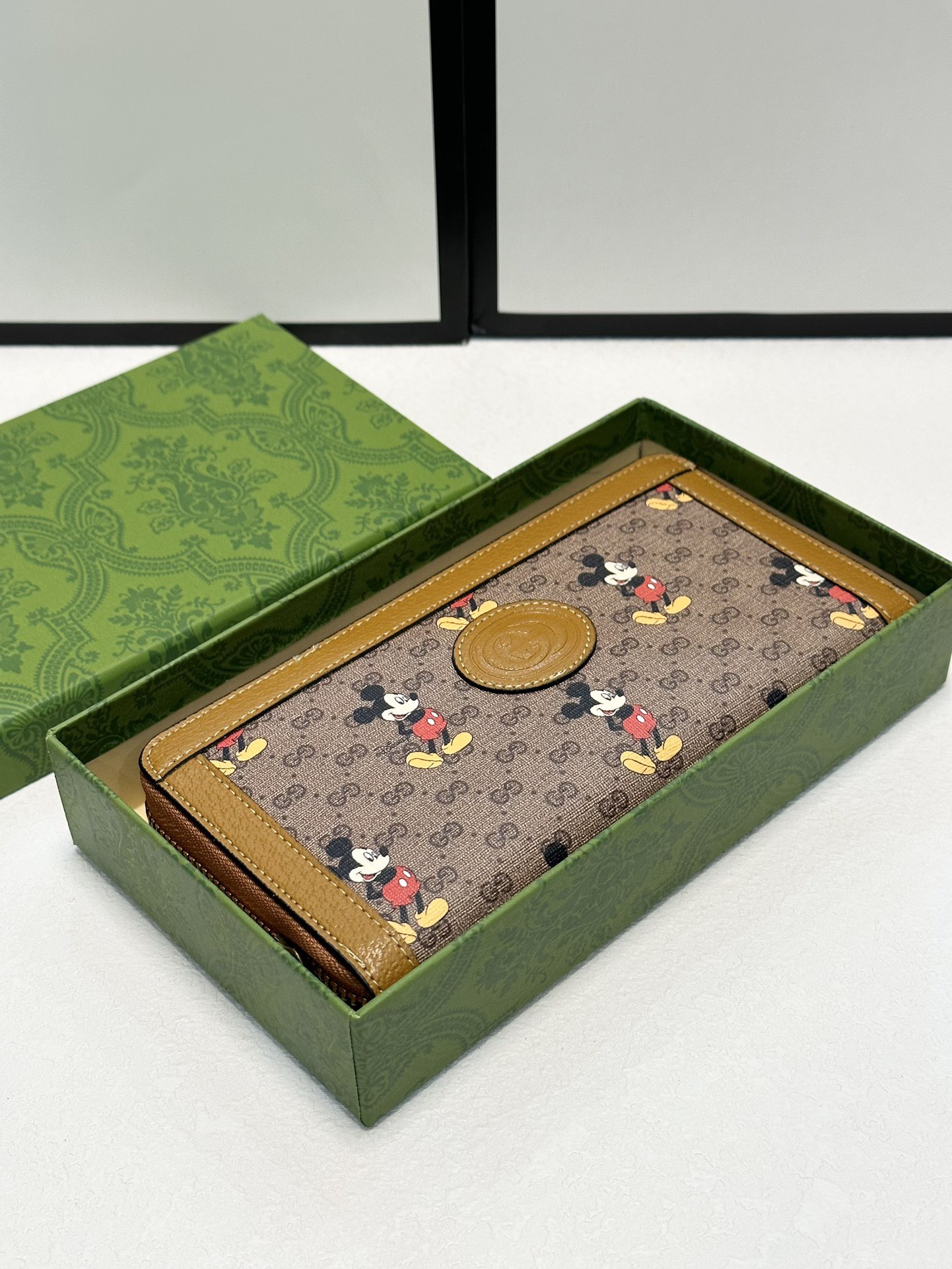 GUCCI グッチ ジップアラウンドウォレット ミッキーマウス 20x10 タン色