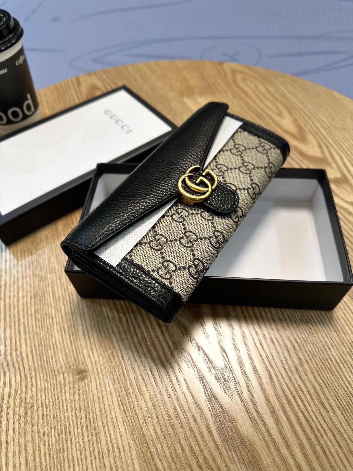 GUCCI グッチ 二つ折り財布 高級感 ファスナー付き 黒 19x10cm - 画像 2