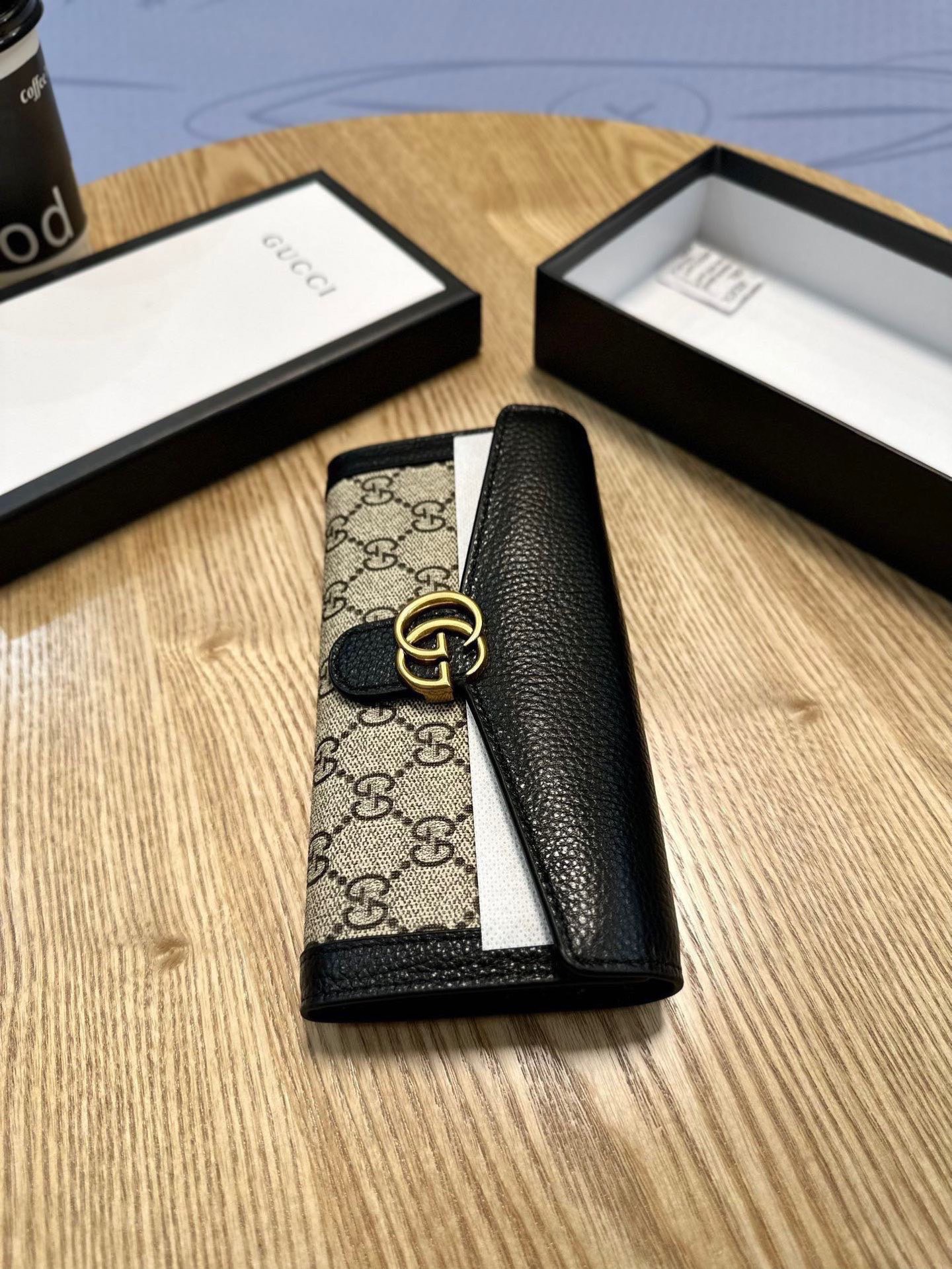 GUCCI グッチ 二つ折り財布 高級感 ファスナー付き 黒 19x10cm - 画像 4