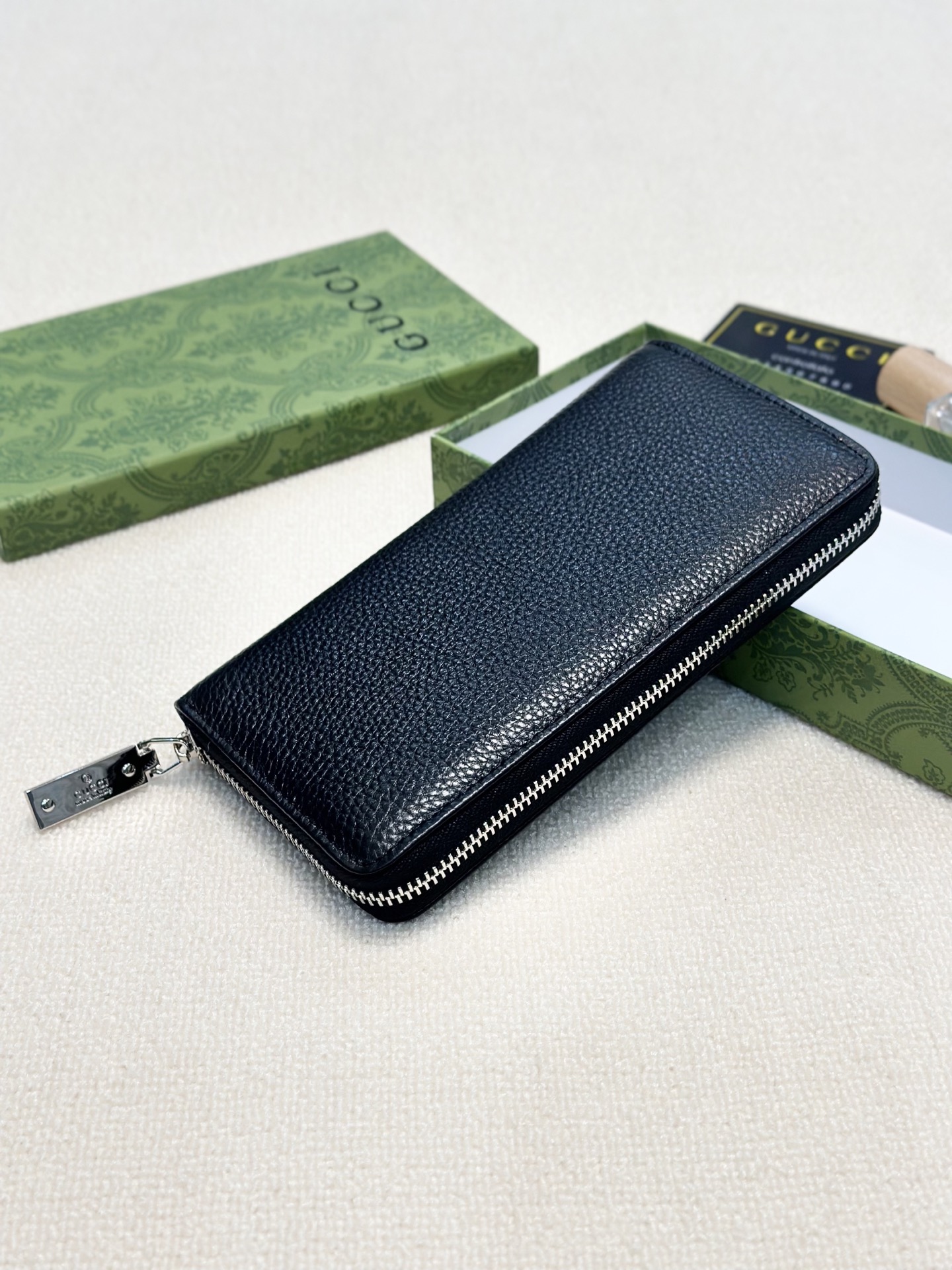 Gucci グッチ ロング財布 本革 21x11cm 一粒押し 多カジン ブラック - 画像 3