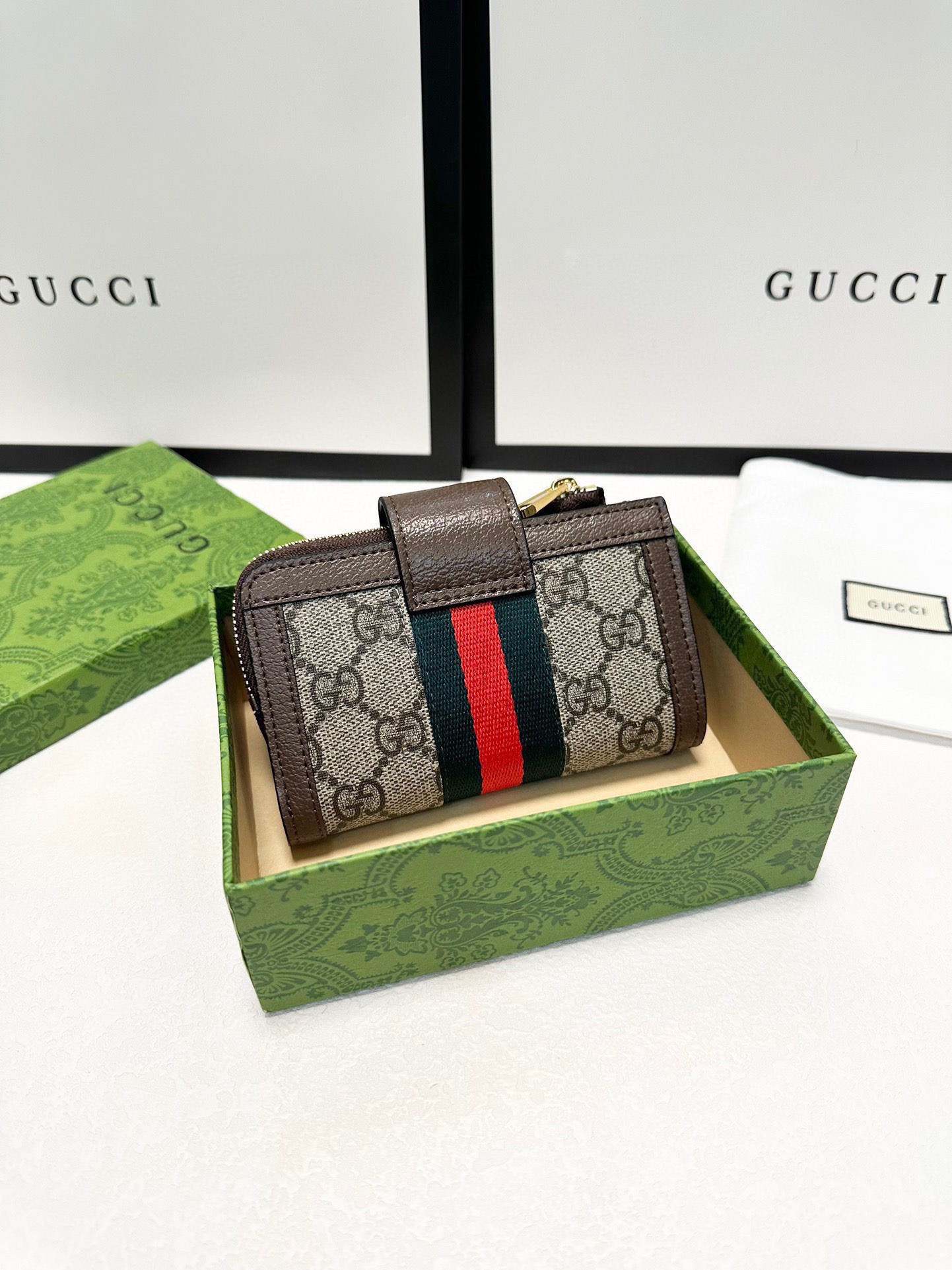 Gucci グッチ ポーチ型財布 ファスナー付き コンパクト グッチ柄 ブラウン - 画像 3