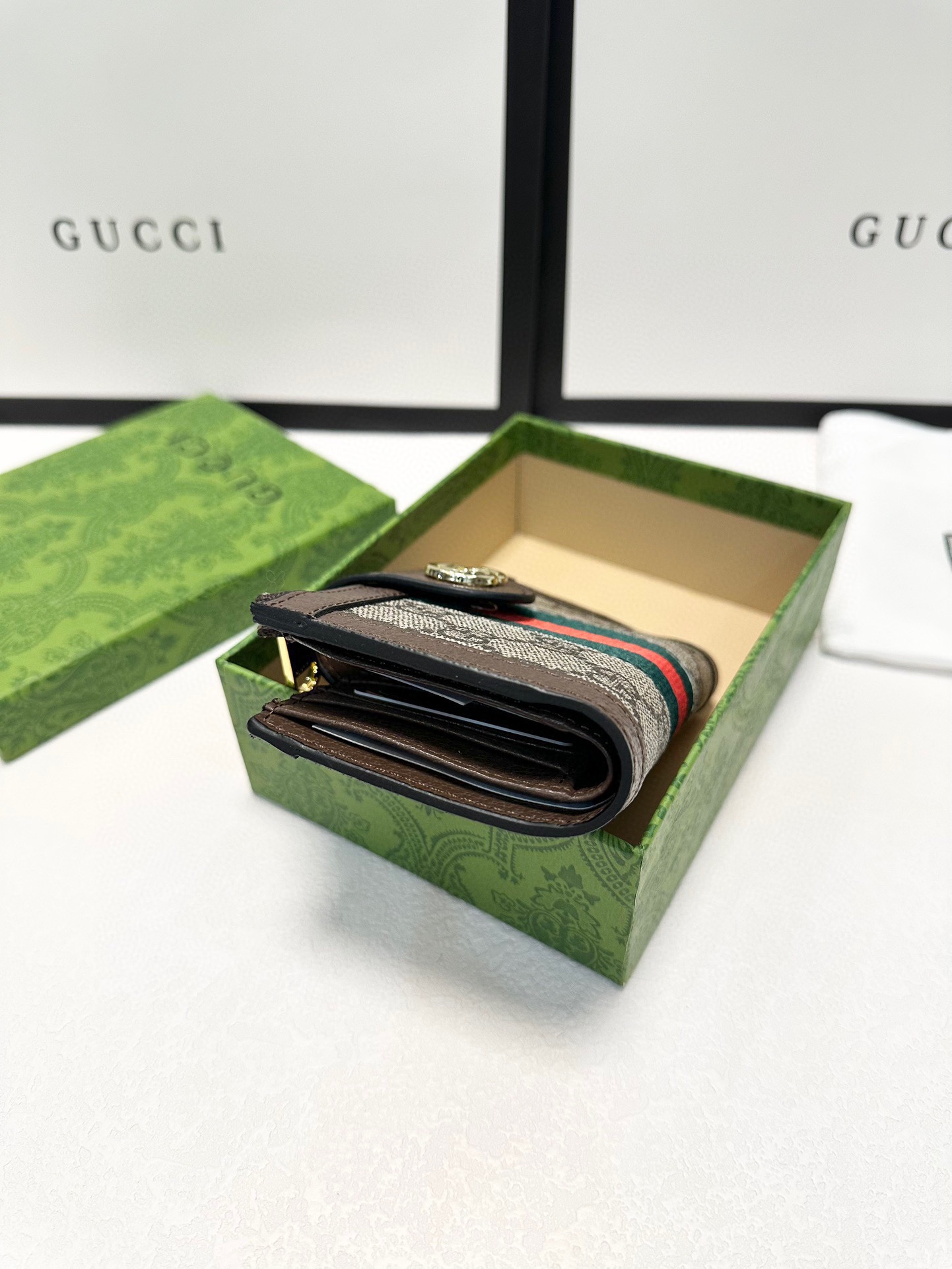 Gucci グッチ ポーチ型財布 ファスナー付き コンパクト グッチ柄 ブラウン - 画像 6