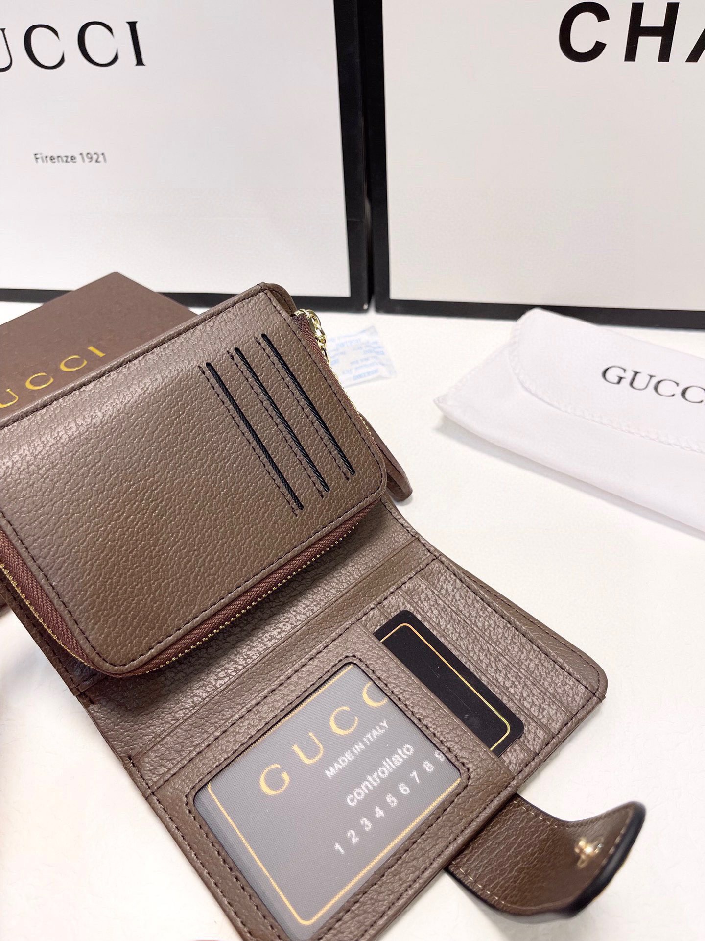 GUCCI グッチ 三つ折り財布 グッチーズ 本革仕様 シェルパ柄 ブラック - 画像 7