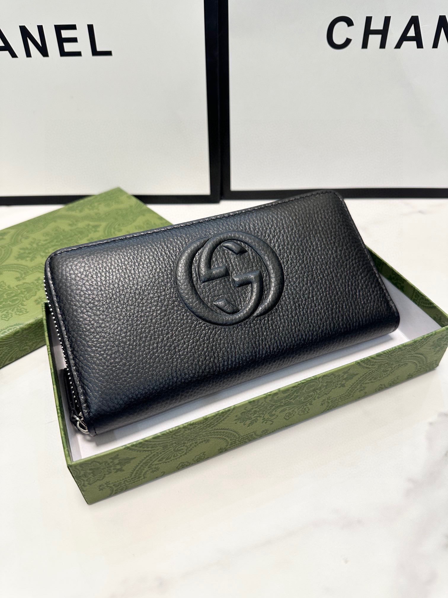 Gucci グッチ スタッズ ロングジップウォレット 黒色 本革仕様 メンズ ウォレット - 画像 9