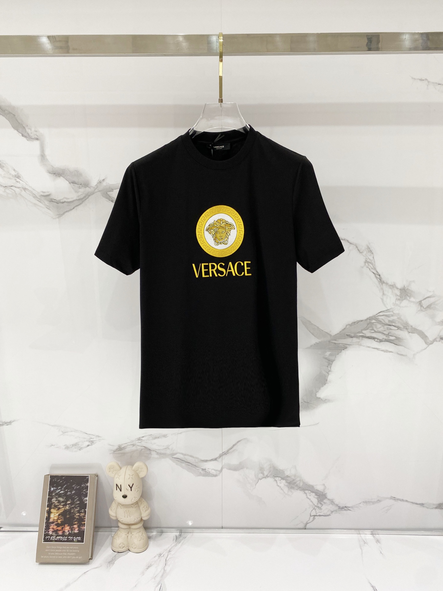 VERSACE/ヴァー サーチ メドゥーサロゴ刺繍Tシャツ 黒