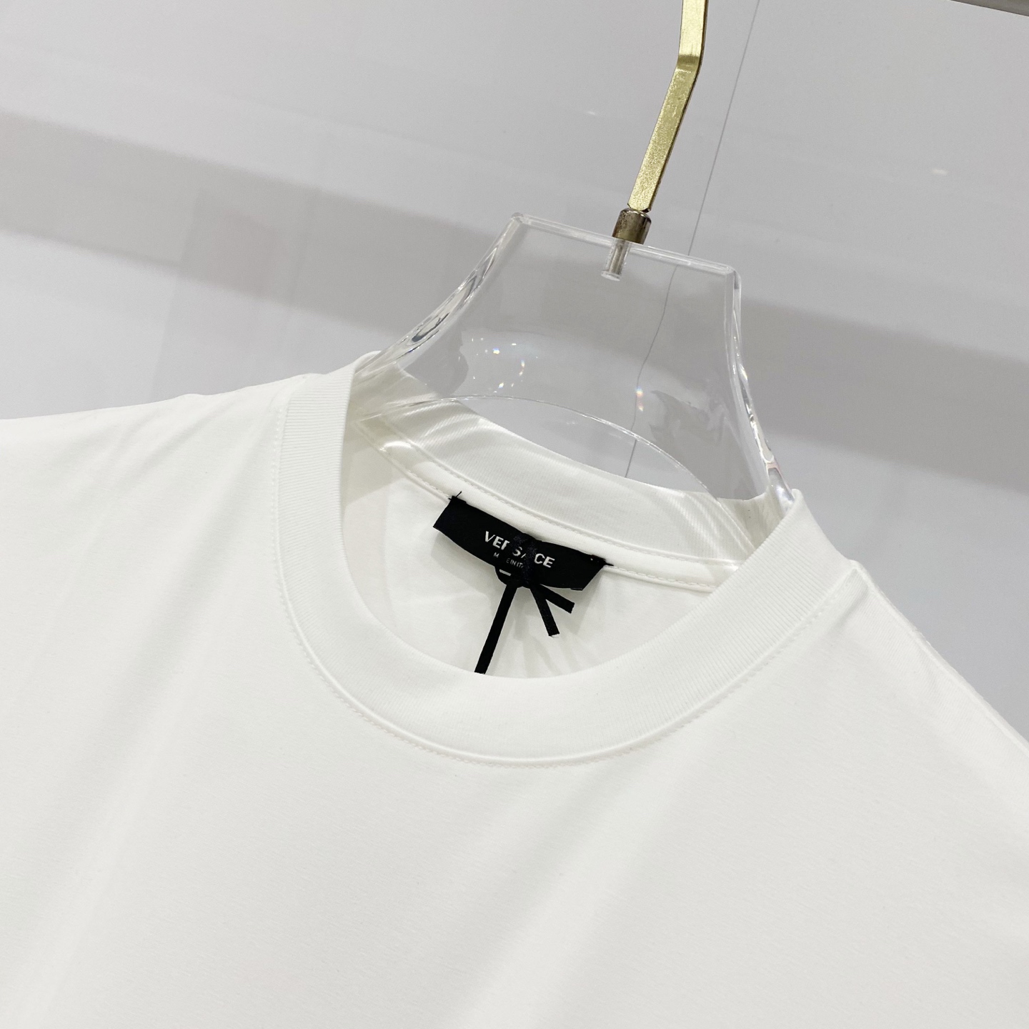 VERSACE/ヴァンズーズ シルクコットンTシャツ 金糸刺繍 メデューサ ロゴ 白 黒 杏色 全3色 - 画像 3